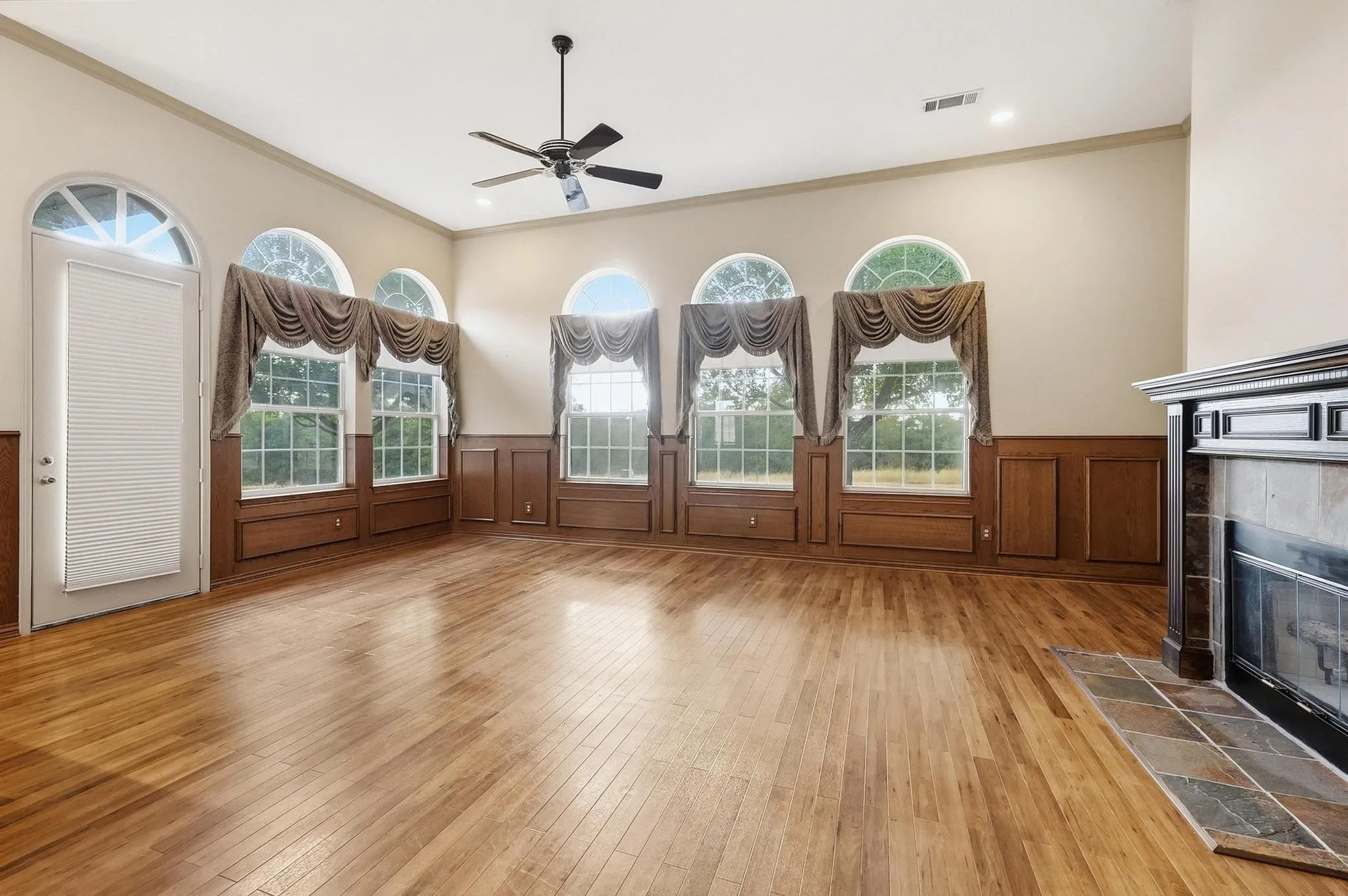 Single Family Residence For Sale in Grayson County , 205 Whitworth Road, Whitewright, Texas 75491, 3 Bedroom, 4 Bathroom, 3 Garage spaces, 3,268 Sqft, built in 1999, mls#21385781, Real Estate Agent in Whitewright, Homes For Sale in Grayson county, Homes For Sale in Whitewright, Realtor in Whitewright Texas, Real Estate Brokerage Independent Realty Texas, Luminita Cordes Realtor