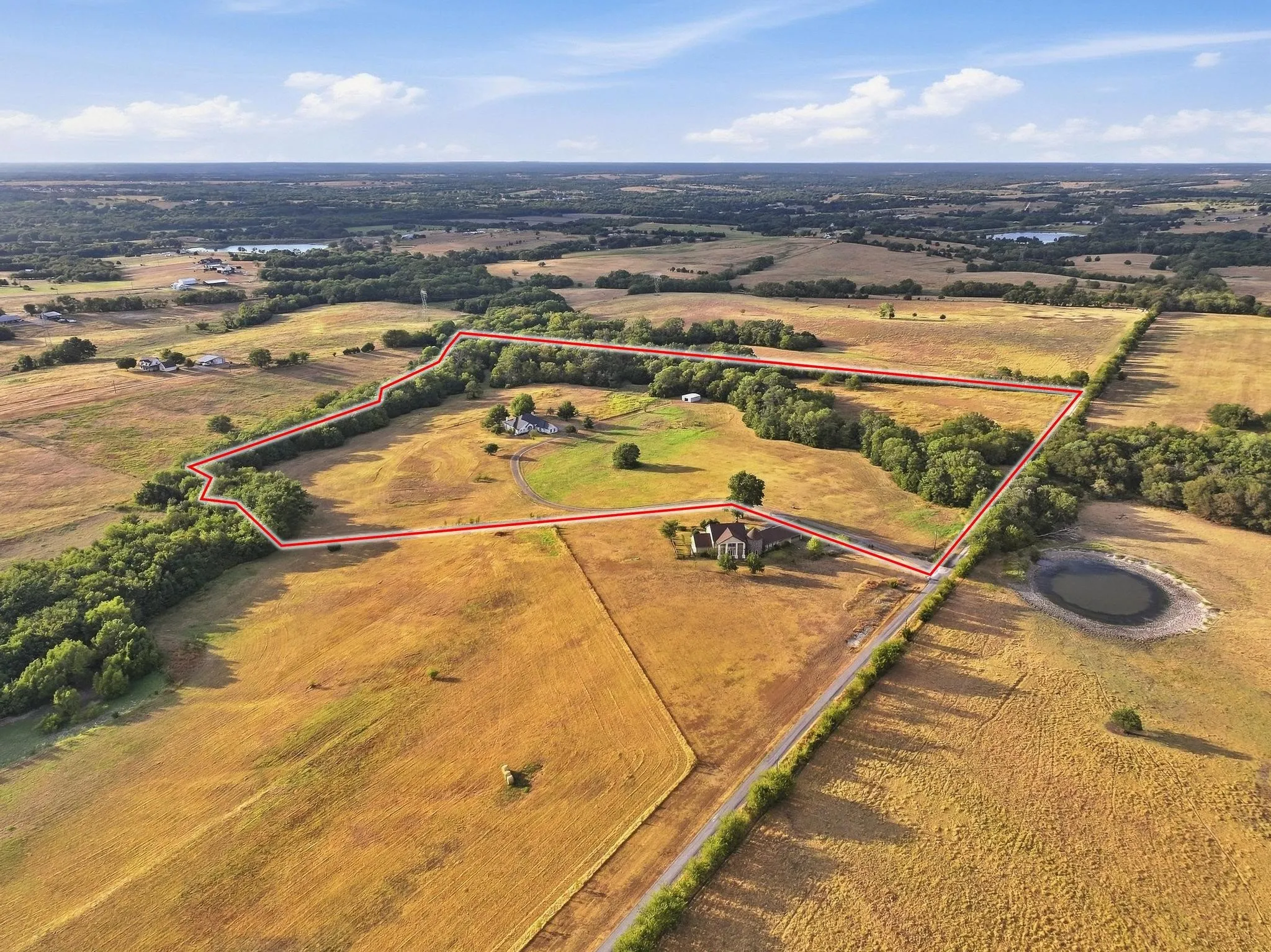 Single Family Residence For Sale in Grayson County , 205 Whitworth Road, Whitewright, Texas 75491, 3 Bedroom, 4 Bathroom, 3 Garage spaces, 3,268 Sqft, built in 1999, mls#21385781, Real Estate Agent in Whitewright, Homes For Sale in Grayson county, Homes For Sale in Whitewright, Realtor in Whitewright Texas, Real Estate Brokerage Independent Realty Texas, Luminita Cordes Realtor