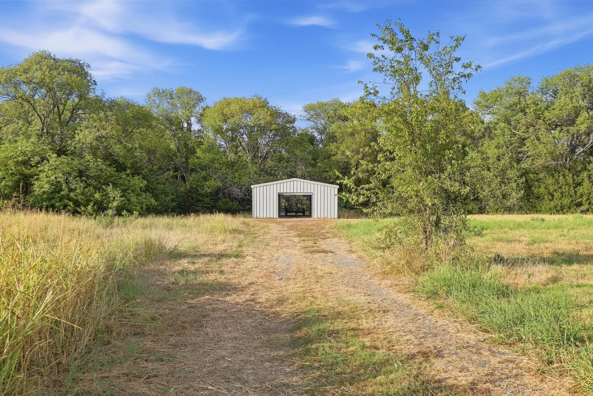Single Family Residence For Sale in Grayson County , 205 Whitworth Road, Whitewright, Texas 75491, 3 Bedroom, 4 Bathroom, 3 Garage spaces, 3,268 Sqft, built in 1999, mls#21385781, Real Estate Agent in Whitewright, Homes For Sale in Grayson county, Homes For Sale in Whitewright, Realtor in Whitewright Texas, Real Estate Brokerage Independent Realty Texas, Luminita Cordes Realtor