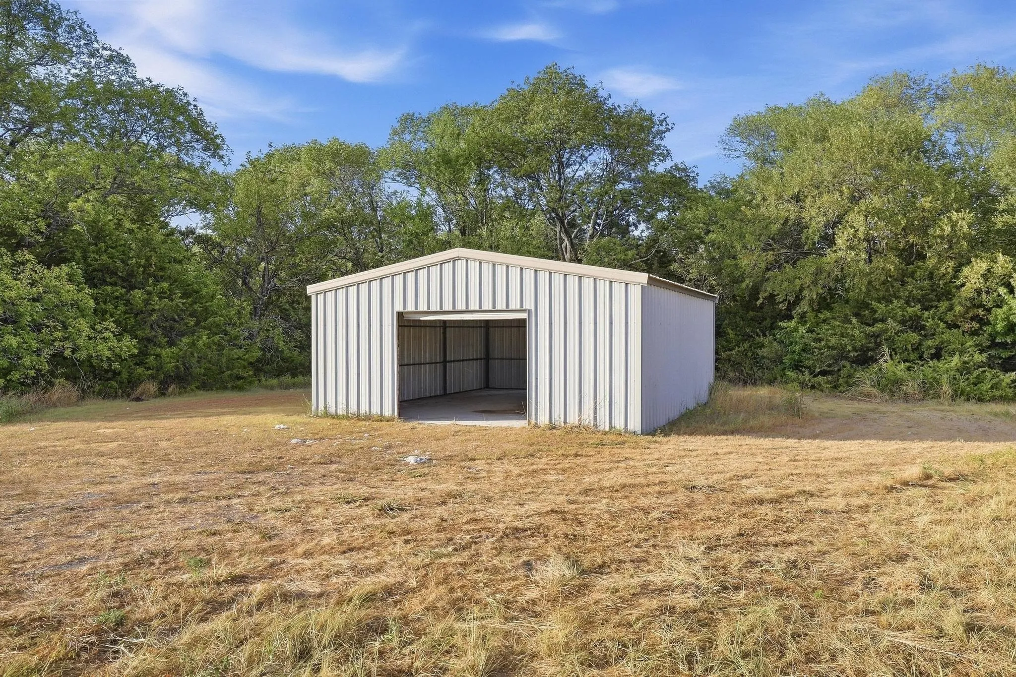 Single Family Residence For Sale in Grayson County , 205 Whitworth Road, Whitewright, Texas 75491, 3 Bedroom, 4 Bathroom, 3 Garage spaces, 3,268 Sqft, built in 1999, mls#21385781, Real Estate Agent in Whitewright, Homes For Sale in Grayson county, Homes For Sale in Whitewright, Realtor in Whitewright Texas, Real Estate Brokerage Independent Realty Texas, Luminita Cordes Realtor