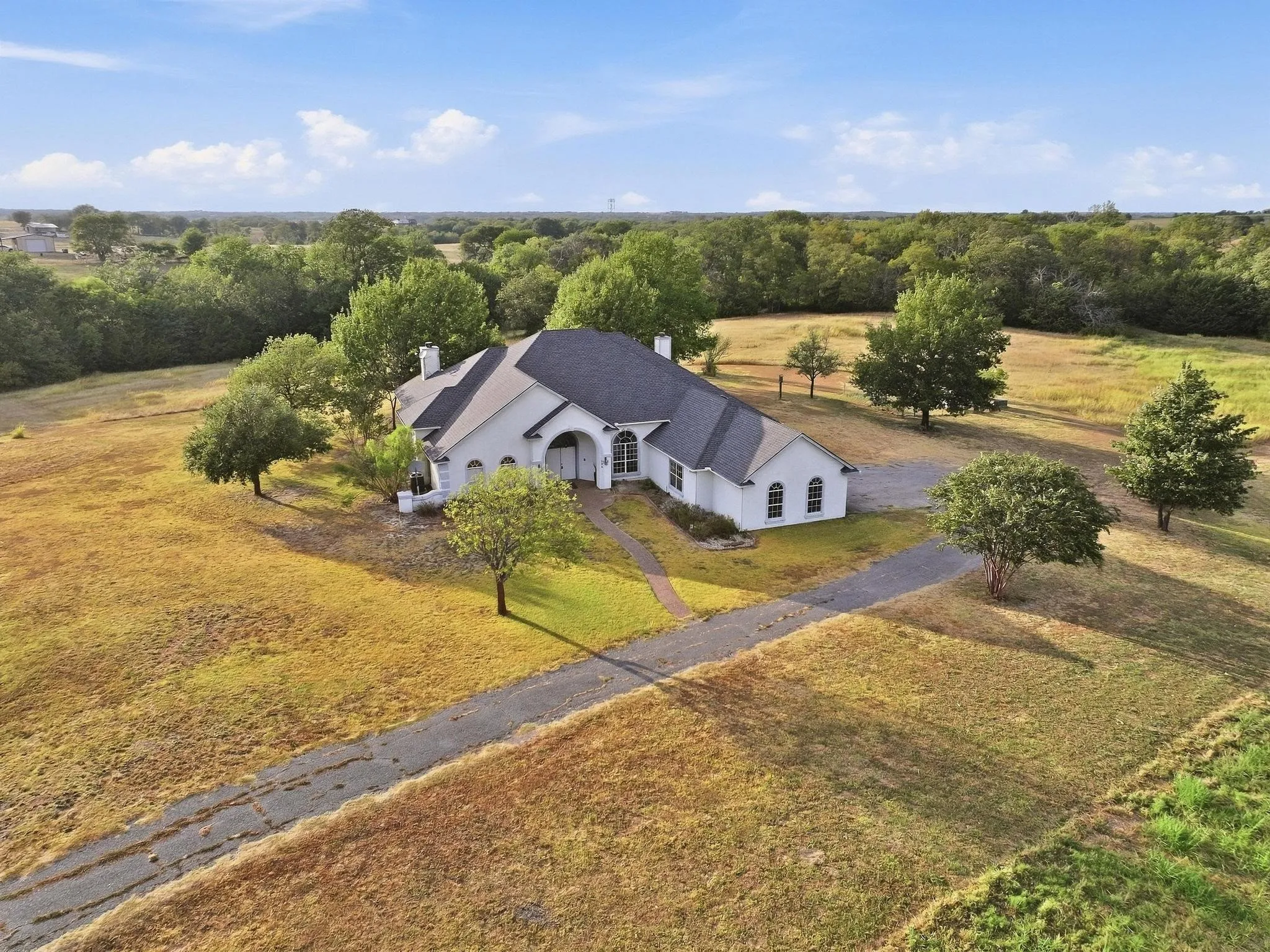 Single Family Residence For Sale in Grayson County , 205 Whitworth Road, Whitewright, Texas 75491, 3 Bedroom, 4 Bathroom, 3 Garage spaces, 3,268 Sqft, built in 1999, mls#21385781, Real Estate Agent in Whitewright, Homes For Sale in Grayson county, Homes For Sale in Whitewright, Realtor in Whitewright Texas, Real Estate Brokerage Independent Realty Texas, Luminita Cordes Realtor