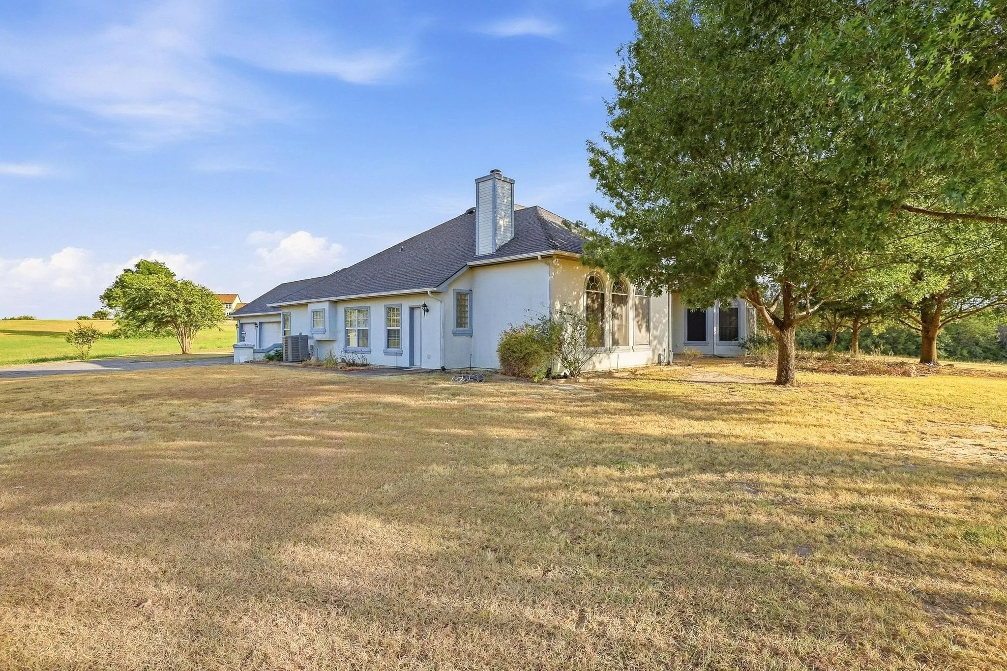 Single Family Residence For Sale in Grayson County , 205 Whitworth Road, Whitewright, Texas 75491, 3 Bedroom, 4 Bathroom, 3 Garage spaces, 3,268 Sqft, built in 1999, mls#21385781, Real Estate Agent in Whitewright, Homes For Sale in Grayson county, Homes For Sale in Whitewright, Realtor in Whitewright Texas, Real Estate Brokerage Independent Realty Texas, Luminita Cordes Realtor