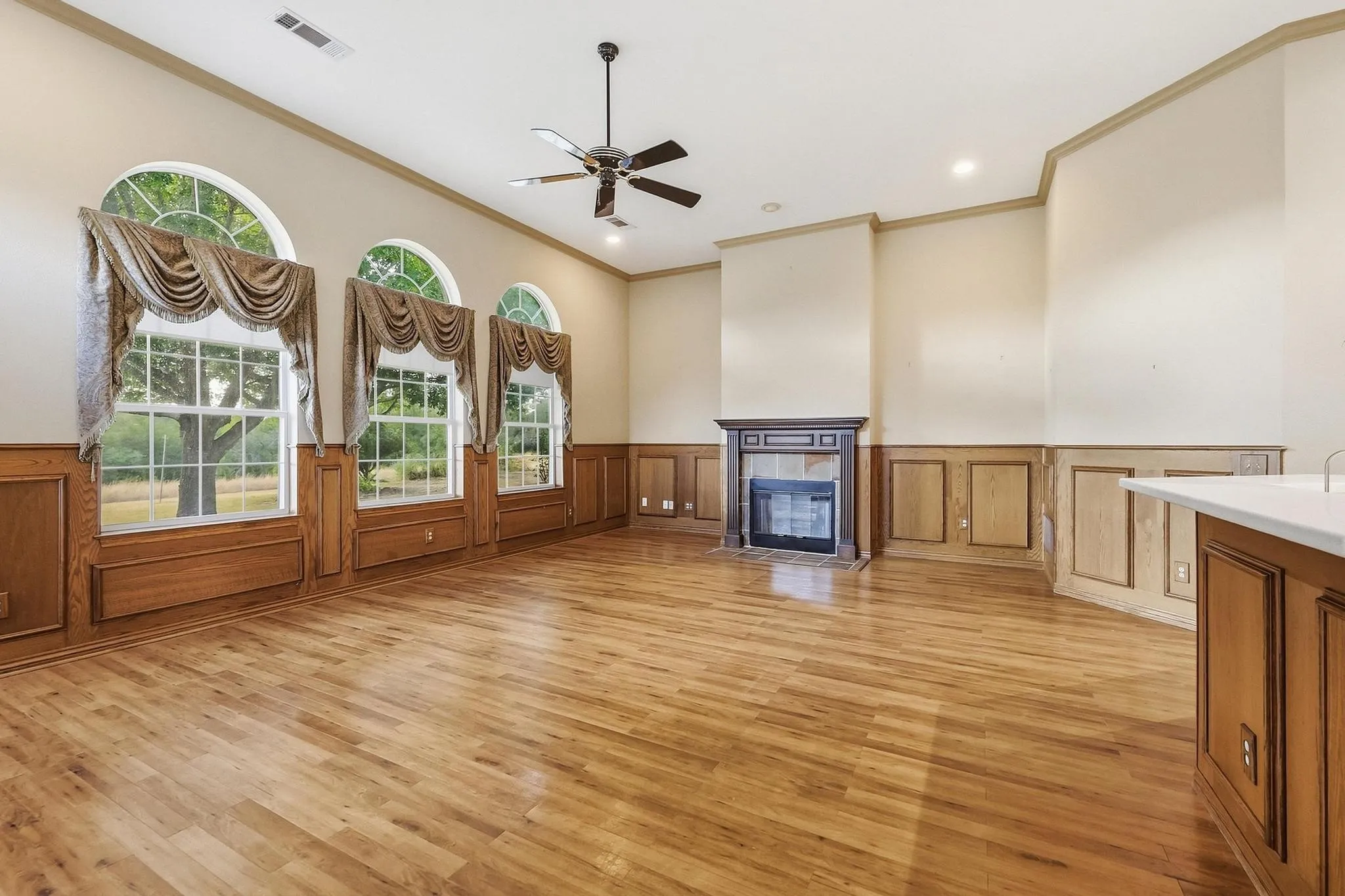 Single Family Residence For Sale in Grayson County , 205 Whitworth Road, Whitewright, Texas 75491, 3 Bedroom, 4 Bathroom, 3 Garage spaces, 3,268 Sqft, built in 1999, mls#21385781, Real Estate Agent in Whitewright, Homes For Sale in Grayson county, Homes For Sale in Whitewright, Realtor in Whitewright Texas, Real Estate Brokerage Independent Realty Texas, Luminita Cordes Realtor