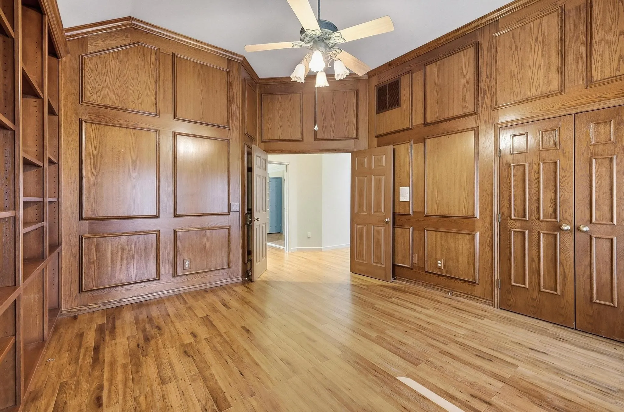 Single Family Residence For Sale in Grayson County , 205 Whitworth Road, Whitewright, Texas 75491, 3 Bedroom, 4 Bathroom, 3 Garage spaces, 3,268 Sqft, built in 1999, mls#21385781, Real Estate Agent in Whitewright, Homes For Sale in Grayson county, Homes For Sale in Whitewright, Realtor in Whitewright Texas, Real Estate Brokerage Independent Realty Texas, Luminita Cordes Realtor