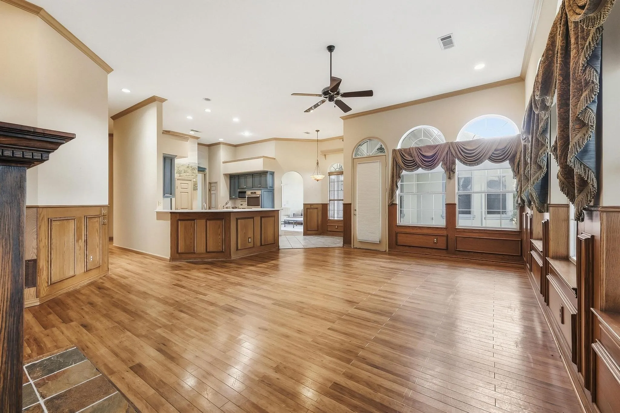 Single Family Residence For Sale in Grayson County , 205 Whitworth Road, Whitewright, Texas 75491, 3 Bedroom, 4 Bathroom, 3 Garage spaces, 3,268 Sqft, built in 1999, mls#21385781, Real Estate Agent in Whitewright, Homes For Sale in Grayson county, Homes For Sale in Whitewright, Realtor in Whitewright Texas, Real Estate Brokerage Independent Realty Texas, Luminita Cordes Realtor