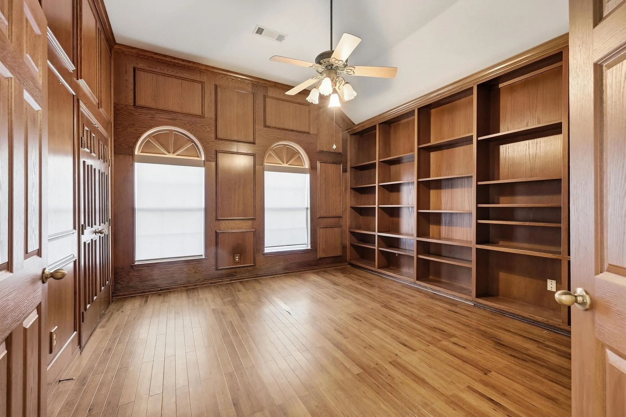 Single Family Residence For Sale in Grayson County , 205 Whitworth Road, Whitewright, Texas 75491, 3 Bedroom, 4 Bathroom, 3 Garage spaces, 3,268 Sqft, built in 1999, mls#21385781, Real Estate Agent in Whitewright, Homes For Sale in Grayson county, Homes For Sale in Whitewright, Realtor in Whitewright Texas, Real Estate Brokerage Independent Realty Texas, Luminita Cordes Realtor