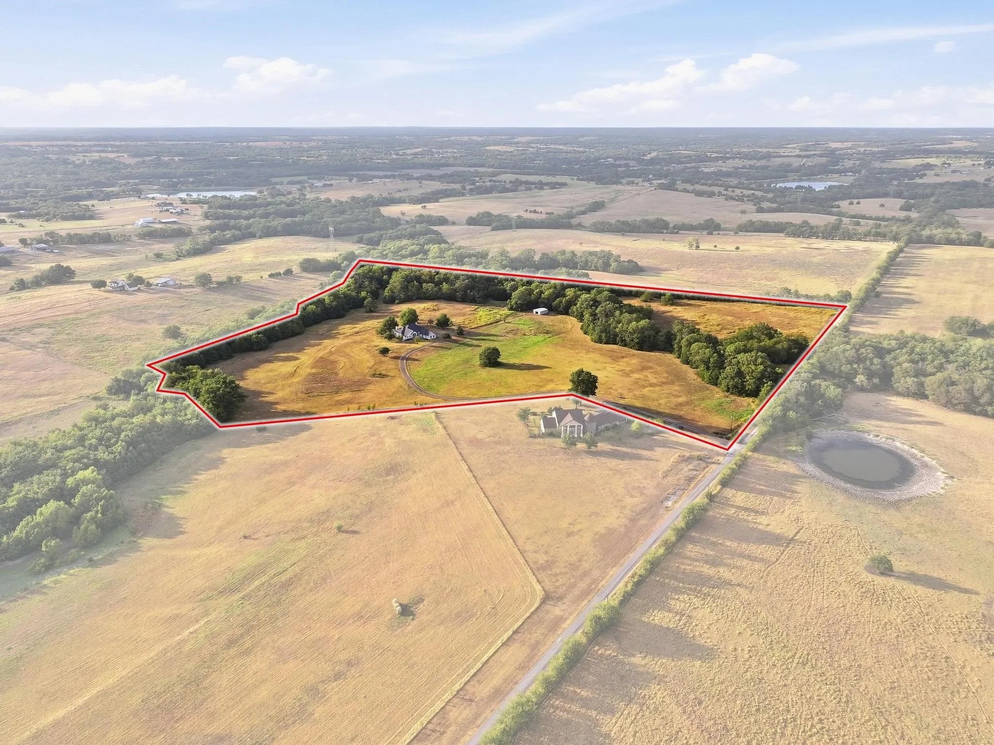 Single Family Residence For Sale in Grayson County , 205 Whitworth Road, Whitewright, Texas 75491, 3 Bedroom, 4 Bathroom, 3 Garage spaces, 3,268 Sqft, built in 1999, mls#21385781, Real Estate Agent in Whitewright, Homes For Sale in Grayson county, Homes For Sale in Whitewright, Realtor in Whitewright Texas, Real Estate Brokerage Independent Realty Texas, Luminita Cordes Realtor