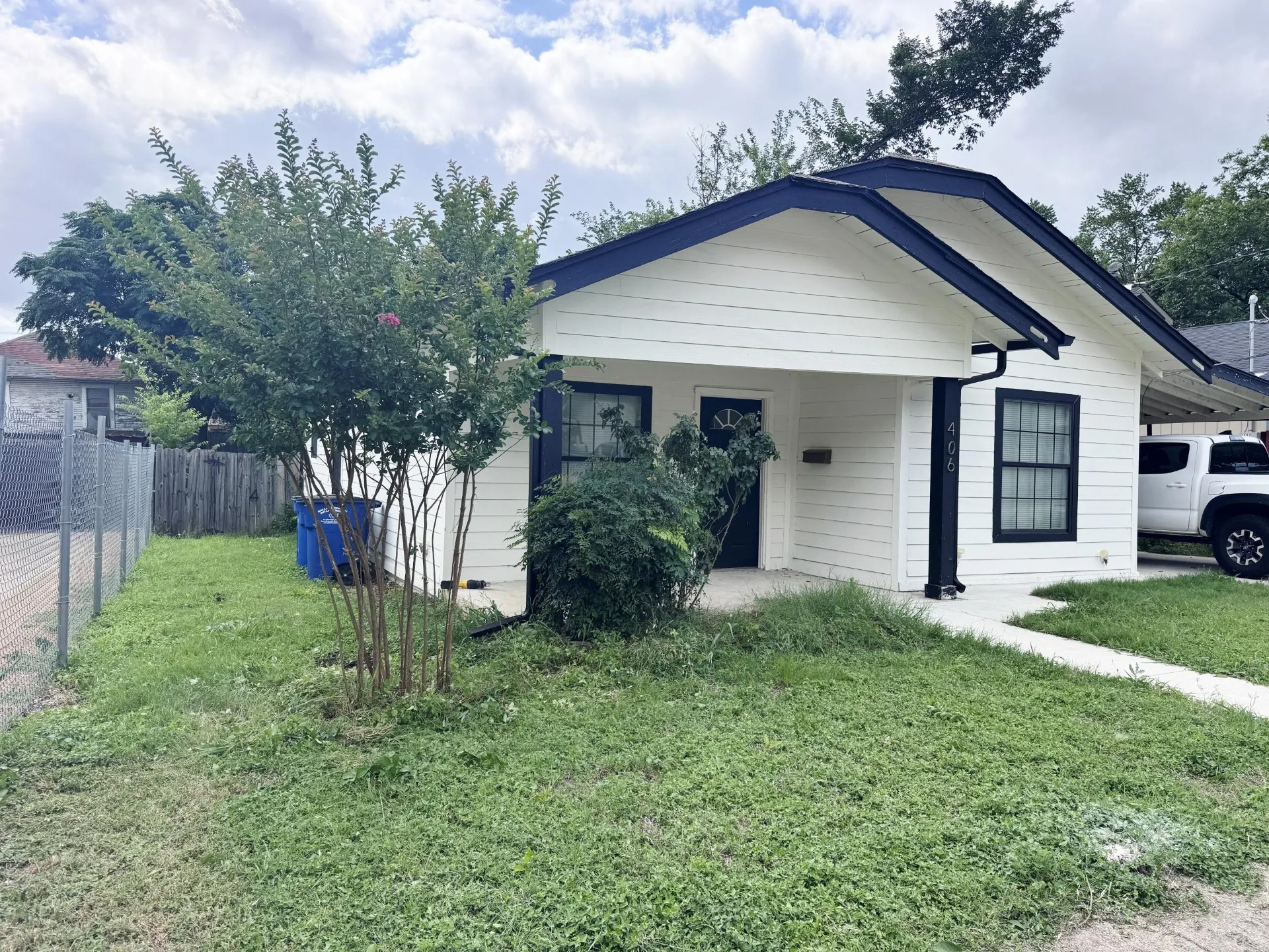 Single Family Residence For Rent in Dallas County , 406 Lansing Street, Dallas, Texas 75203, 2 Bedroom, 2 Bathroom, Garage spaces, 1,014 Sqft, built in 1945, mls#21386006, Real Estate Agent in Dallas, Homes For Rent in Dallas county, Homes For Rent in Dallas, Realtor in Dallas Texas, Real Estate Brokerage Independent Realty Texas, Luminita Cordes Realtor