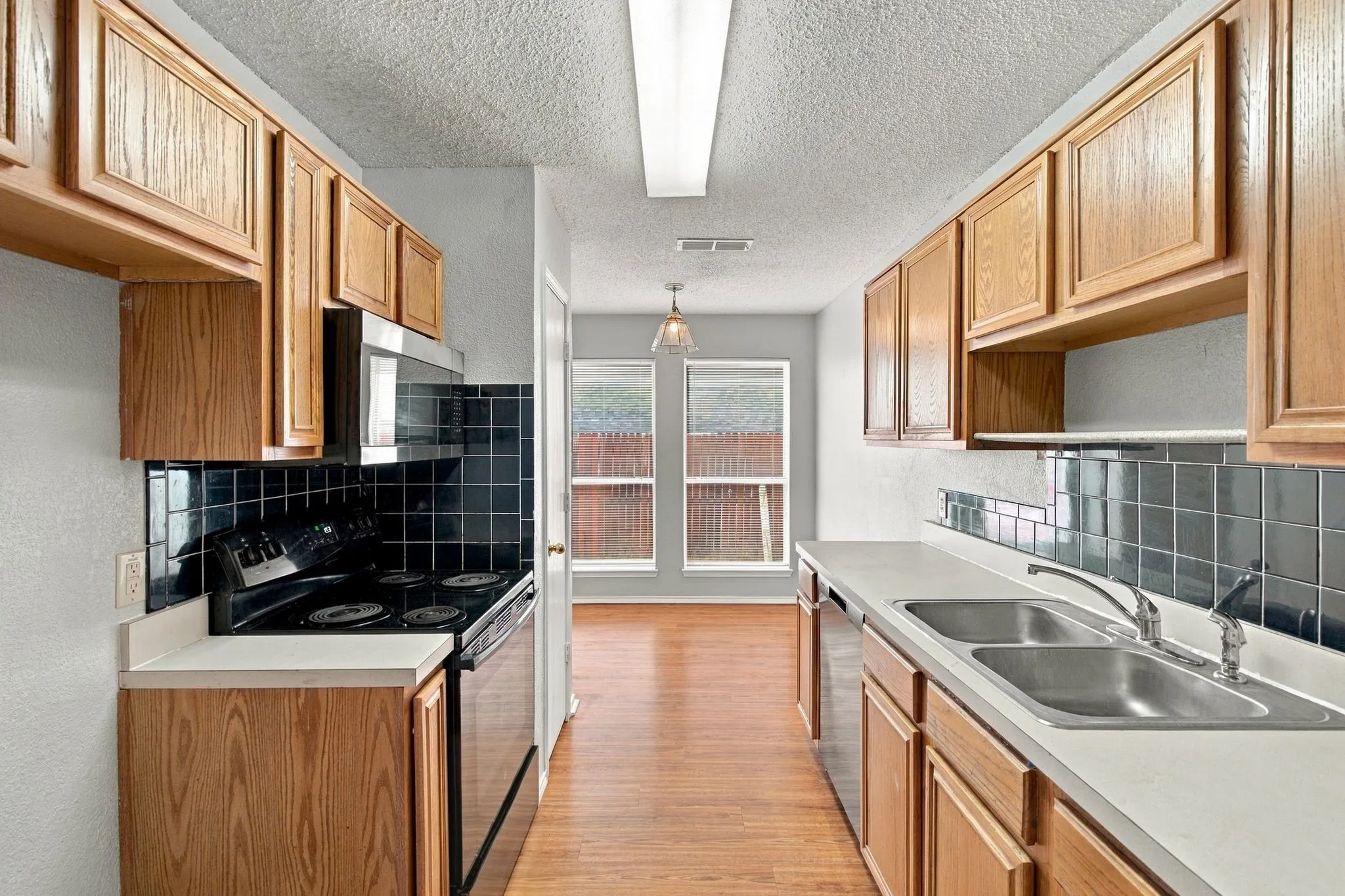 Single Family Residence For Rent in Tarrant County , 6433 Riverwater Trail, Fort Worth, Texas 76179, 3 Bedroom, 2 Bathroom, 2 Garage spaces, 1,150 Sqft, built in 1999, mls#21385646, Real Estate Agent in Fort Worth, Homes For Rent in Tarrant county, Homes For Rent in Fort Worth, Realtor in Fort Worth Texas, Real Estate Brokerage Independent Realty Texas, Luminita Cordes Realtor