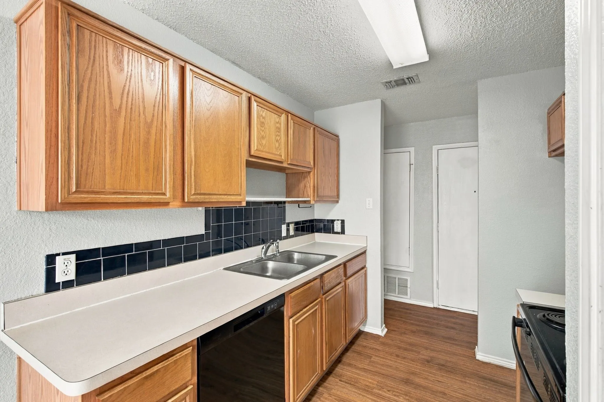 Single Family Residence For Rent in Tarrant County , 6433 Riverwater Trail, Fort Worth, Texas 76179, 3 Bedroom, 2 Bathroom, 2 Garage spaces, 1,150 Sqft, built in 1999, mls#21385646, Real Estate Agent in Fort Worth, Homes For Rent in Tarrant county, Homes For Rent in Fort Worth, Realtor in Fort Worth Texas, Real Estate Brokerage Independent Realty Texas, Luminita Cordes Realtor