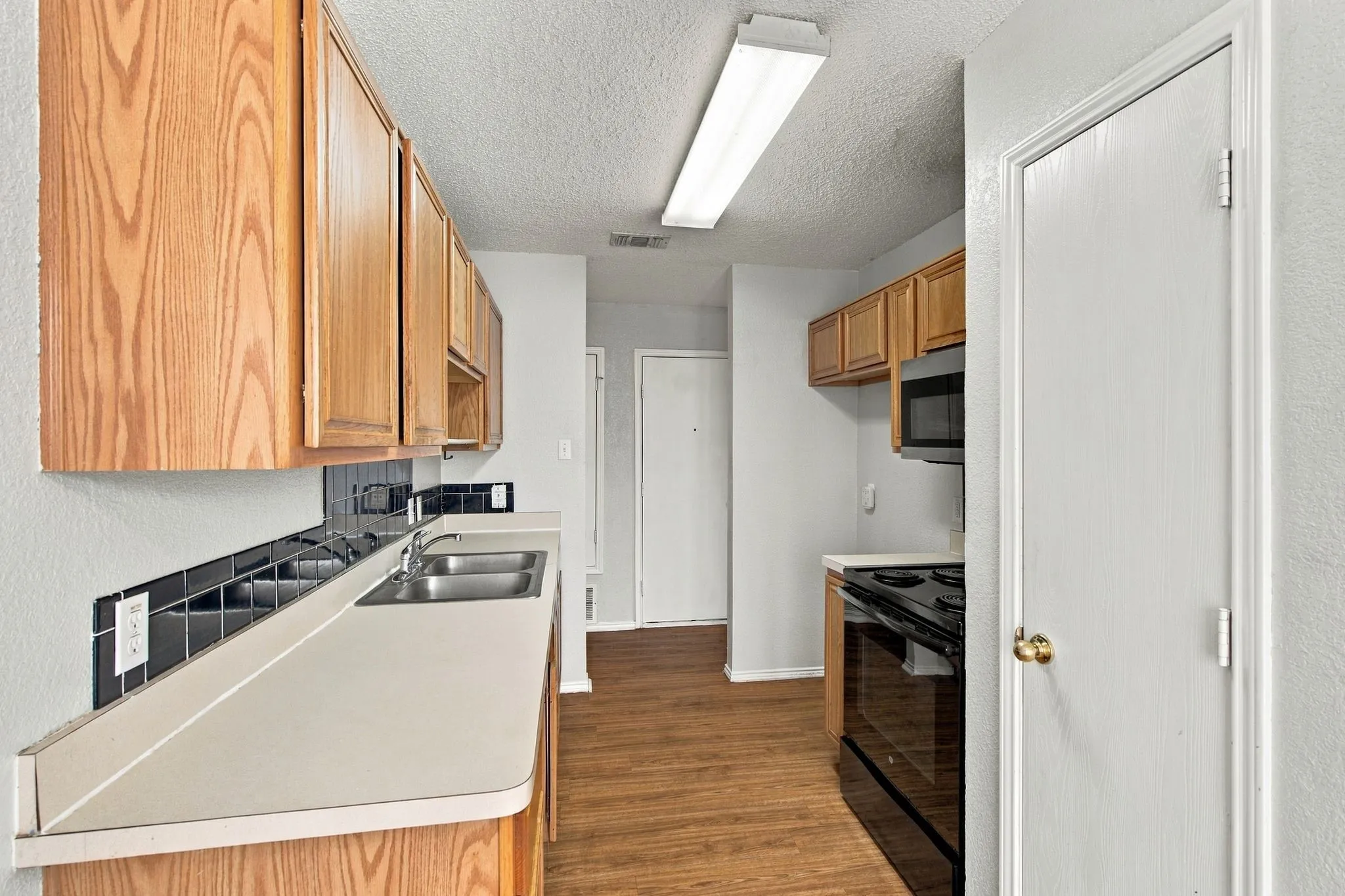 Single Family Residence For Rent in Tarrant County , 6433 Riverwater Trail, Fort Worth, Texas 76179, 3 Bedroom, 2 Bathroom, 2 Garage spaces, 1,150 Sqft, built in 1999, mls#21385646, Real Estate Agent in Fort Worth, Homes For Rent in Tarrant county, Homes For Rent in Fort Worth, Realtor in Fort Worth Texas, Real Estate Brokerage Independent Realty Texas, Luminita Cordes Realtor