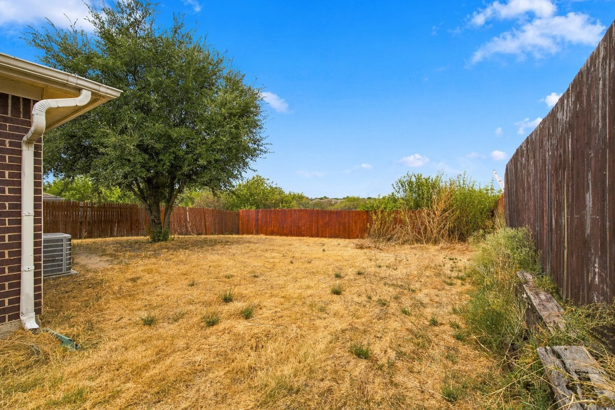 Single Family Residence For Rent in Tarrant County , 6433 Riverwater Trail, Fort Worth, Texas 76179, 3 Bedroom, 2 Bathroom, 2 Garage spaces, 1,150 Sqft, built in 1999, mls#21385646, Real Estate Agent in Fort Worth, Homes For Rent in Tarrant county, Homes For Rent in Fort Worth, Realtor in Fort Worth Texas, Real Estate Brokerage Independent Realty Texas, Luminita Cordes Realtor