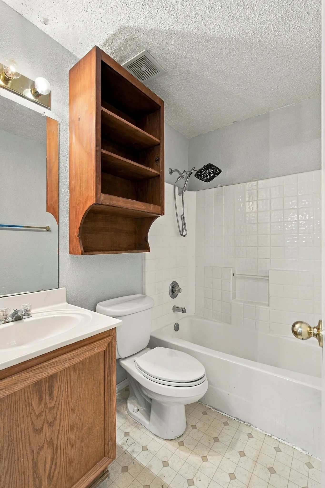 Single Family Residence For Rent in Tarrant County , 6433 Riverwater Trail, Fort Worth, Texas 76179, 3 Bedroom, 2 Bathroom, 2 Garage spaces, 1,150 Sqft, built in 1999, mls#21385646, Real Estate Agent in Fort Worth, Homes For Rent in Tarrant county, Homes For Rent in Fort Worth, Realtor in Fort Worth Texas, Real Estate Brokerage Independent Realty Texas, Luminita Cordes Realtor