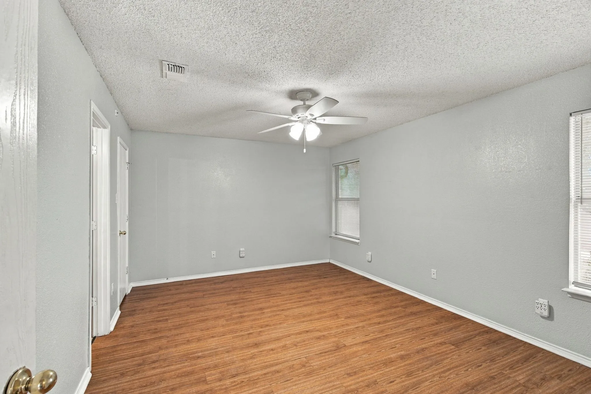 Single Family Residence For Rent in Tarrant County , 6433 Riverwater Trail, Fort Worth, Texas 76179, 3 Bedroom, 2 Bathroom, 2 Garage spaces, 1,150 Sqft, built in 1999, mls#21385646, Real Estate Agent in Fort Worth, Homes For Rent in Tarrant county, Homes For Rent in Fort Worth, Realtor in Fort Worth Texas, Real Estate Brokerage Independent Realty Texas, Luminita Cordes Realtor