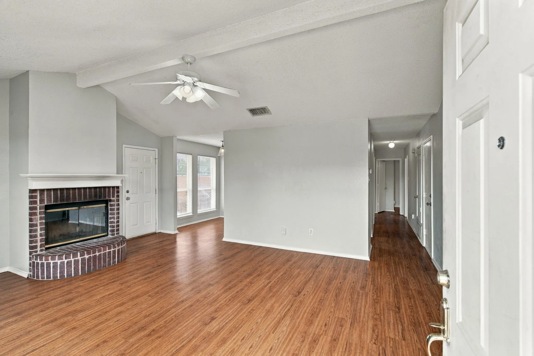 Single Family Residence For Rent in Tarrant County , 6433 Riverwater Trail, Fort Worth, Texas 76179, 3 Bedroom, 2 Bathroom, 2 Garage spaces, 1,150 Sqft, built in 1999, mls#21385646, Real Estate Agent in Fort Worth, Homes For Rent in Tarrant county, Homes For Rent in Fort Worth, Realtor in Fort Worth Texas, Real Estate Brokerage Independent Realty Texas, Luminita Cordes Realtor
