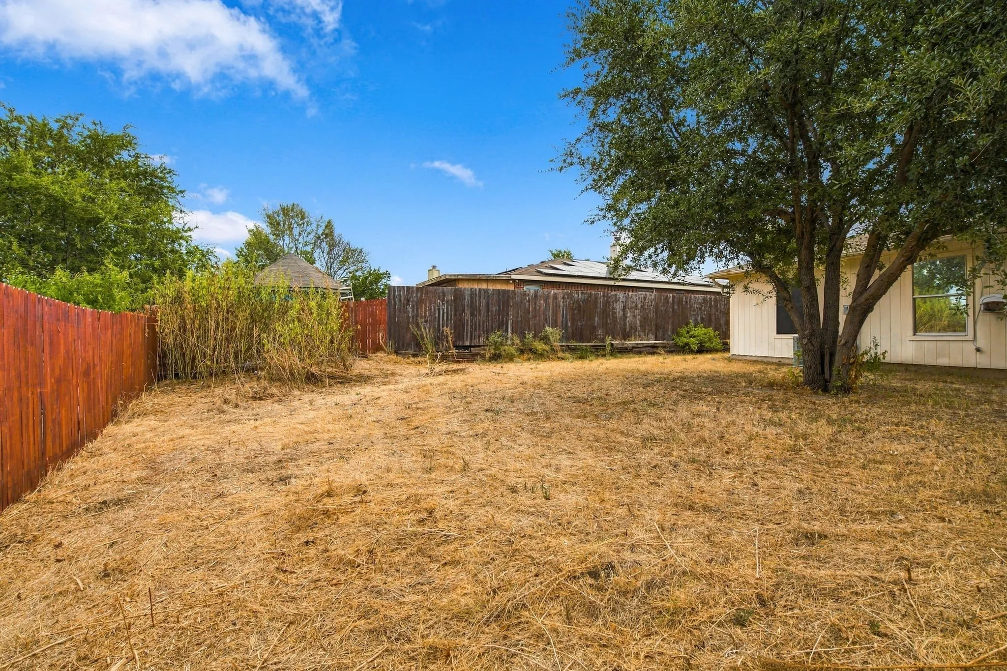 Single Family Residence For Rent in Tarrant County , 6433 Riverwater Trail, Fort Worth, Texas 76179, 3 Bedroom, 2 Bathroom, 2 Garage spaces, 1,150 Sqft, built in 1999, mls#21385646, Real Estate Agent in Fort Worth, Homes For Rent in Tarrant county, Homes For Rent in Fort Worth, Realtor in Fort Worth Texas, Real Estate Brokerage Independent Realty Texas, Luminita Cordes Realtor