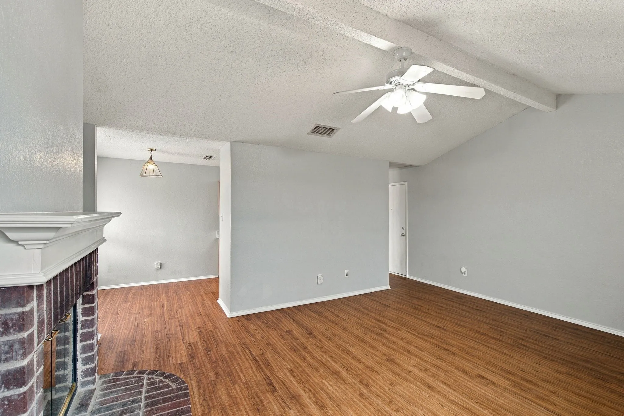 Single Family Residence For Rent in Tarrant County , 6433 Riverwater Trail, Fort Worth, Texas 76179, 3 Bedroom, 2 Bathroom, 2 Garage spaces, 1,150 Sqft, built in 1999, mls#21385646, Real Estate Agent in Fort Worth, Homes For Rent in Tarrant county, Homes For Rent in Fort Worth, Realtor in Fort Worth Texas, Real Estate Brokerage Independent Realty Texas, Luminita Cordes Realtor