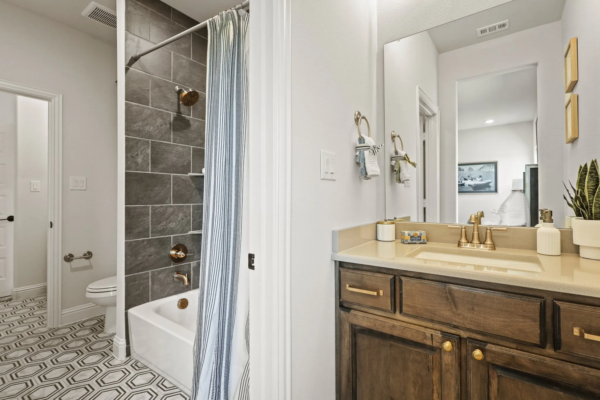 Single Family Residence For Sale in Rockwall County , 324 Chapel View Court, Heath, Texas 75032, 5 Bedroom, 5 Bathroom, 3 Garage spaces, 4,990 Sqft, built in 2025, mls#21386018, Real Estate Agent in Heath, Homes For Sale in Rockwall county, Homes For Sale in Heath, Realtor in Heath Texas, Real Estate Brokerage Independent Realty Texas, Luminita Cordes Realtor