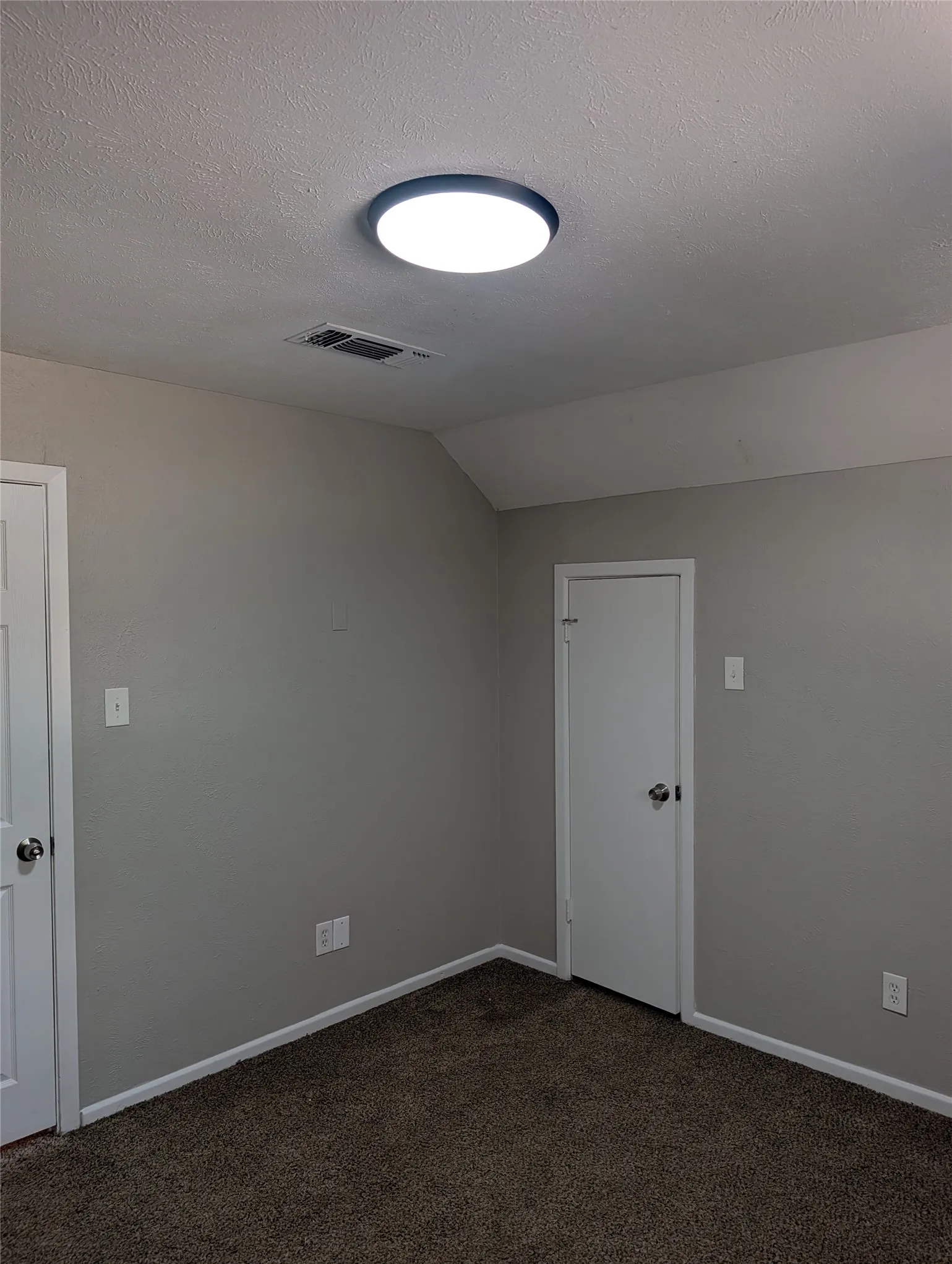 Single Family Residence For Rent in Tarrant County , 2558 Duringer Road, Fort Worth, Texas 76133, 4 Bedroom, 2 Bathroom, 2 Garage spaces, 2,200 Sqft, built in 1965, mls#21386020, Real Estate Agent in Fort Worth, Homes For Rent in Tarrant county, Homes For Rent in Fort Worth, Realtor in Fort Worth Texas, Real Estate Brokerage Independent Realty Texas, Luminita Cordes Realtor