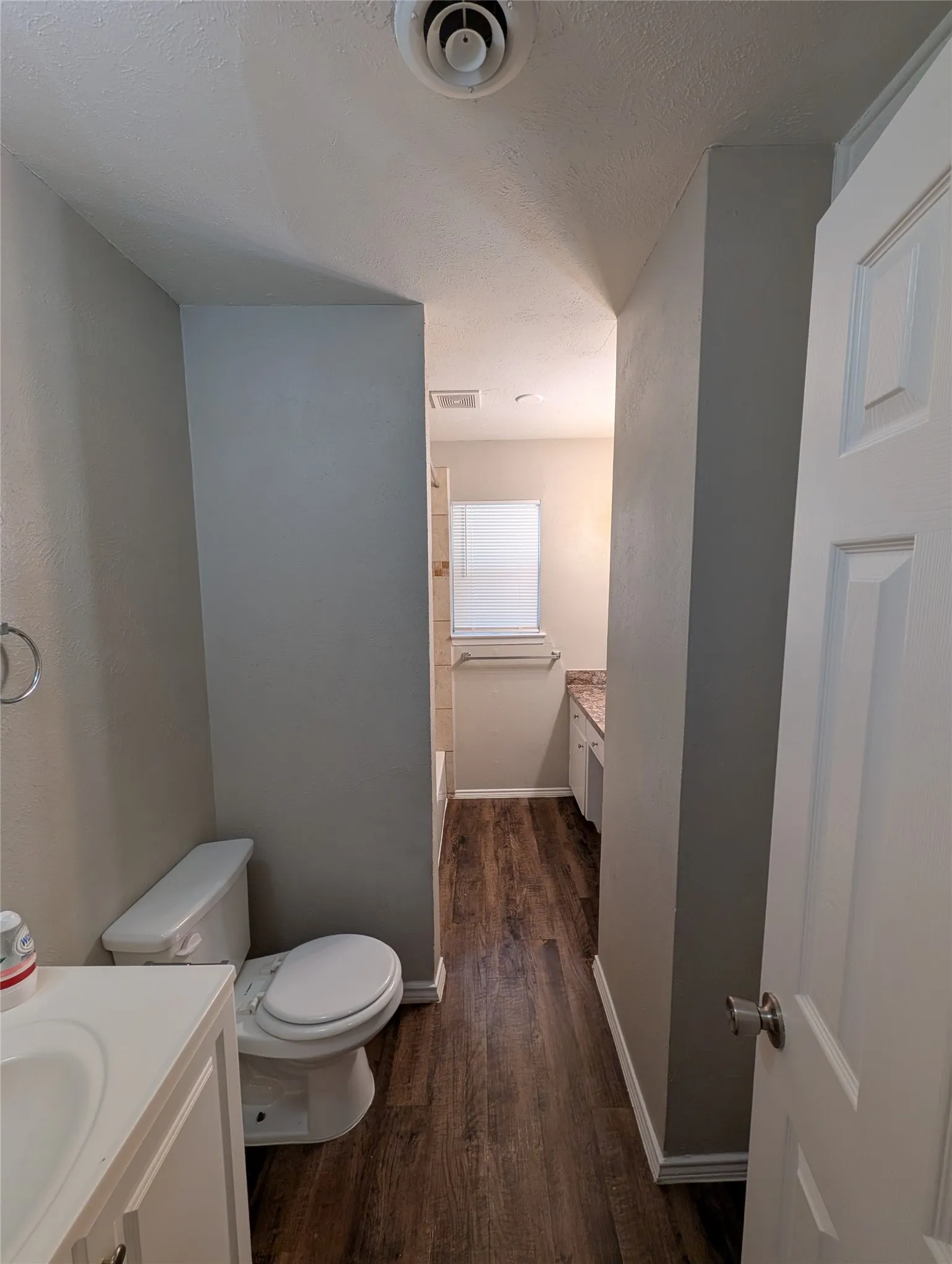 Single Family Residence For Rent in Tarrant County , 2558 Duringer Road, Fort Worth, Texas 76133, 4 Bedroom, 2 Bathroom, 2 Garage spaces, 2,200 Sqft, built in 1965, mls#21386020, Real Estate Agent in Fort Worth, Homes For Rent in Tarrant county, Homes For Rent in Fort Worth, Realtor in Fort Worth Texas, Real Estate Brokerage Independent Realty Texas, Luminita Cordes Realtor