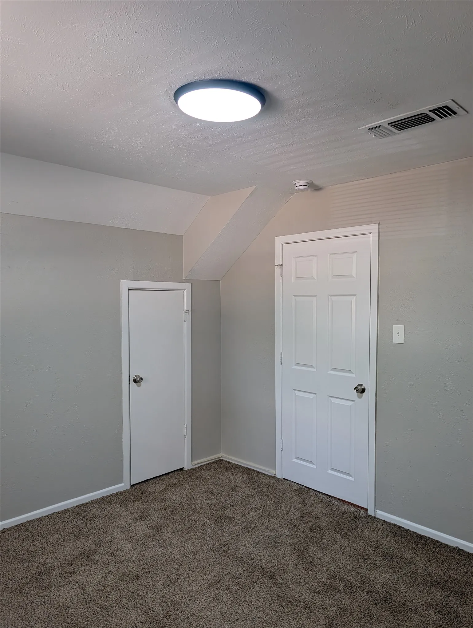 Single Family Residence For Rent in Tarrant County , 2558 Duringer Road, Fort Worth, Texas 76133, 4 Bedroom, 2 Bathroom, 2 Garage spaces, 2,200 Sqft, built in 1965, mls#21386020, Real Estate Agent in Fort Worth, Homes For Rent in Tarrant county, Homes For Rent in Fort Worth, Realtor in Fort Worth Texas, Real Estate Brokerage Independent Realty Texas, Luminita Cordes Realtor