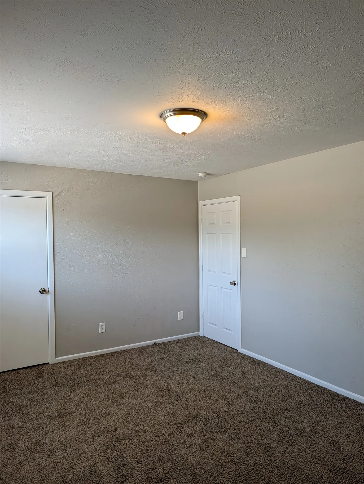 Single Family Residence For Rent in Tarrant County , 2558 Duringer Road, Fort Worth, Texas 76133, 4 Bedroom, 2 Bathroom, 2 Garage spaces, 2,200 Sqft, built in 1965, mls#21386020, Real Estate Agent in Fort Worth, Homes For Rent in Tarrant county, Homes For Rent in Fort Worth, Realtor in Fort Worth Texas, Real Estate Brokerage Independent Realty Texas, Luminita Cordes Realtor