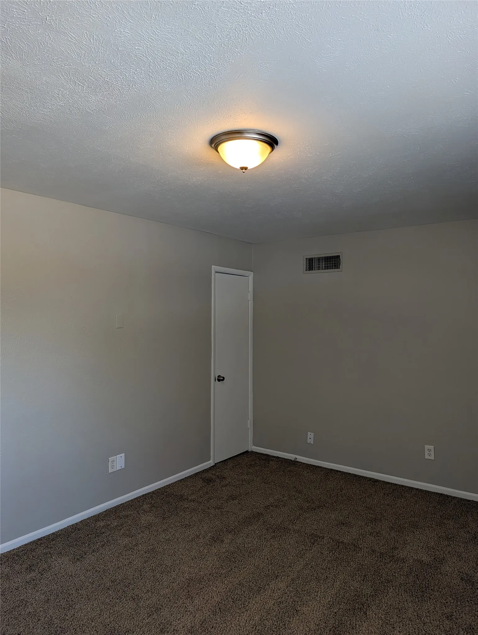 Single Family Residence For Rent in Tarrant County , 2558 Duringer Road, Fort Worth, Texas 76133, 4 Bedroom, 2 Bathroom, 2 Garage spaces, 2,200 Sqft, built in 1965, mls#21386020, Real Estate Agent in Fort Worth, Homes For Rent in Tarrant county, Homes For Rent in Fort Worth, Realtor in Fort Worth Texas, Real Estate Brokerage Independent Realty Texas, Luminita Cordes Realtor
