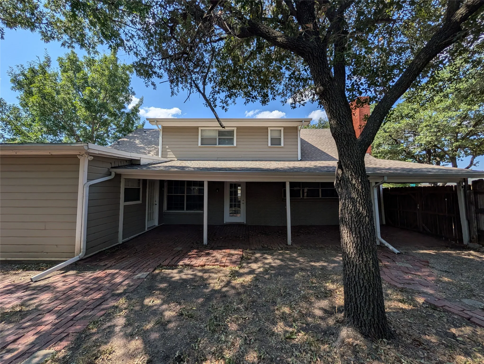 Single Family Residence For Rent in Tarrant County , 2558 Duringer Road, Fort Worth, Texas 76133, 4 Bedroom, 2 Bathroom, 2 Garage spaces, 2,200 Sqft, built in 1965, mls#21386020, Real Estate Agent in Fort Worth, Homes For Rent in Tarrant county, Homes For Rent in Fort Worth, Realtor in Fort Worth Texas, Real Estate Brokerage Independent Realty Texas, Luminita Cordes Realtor
