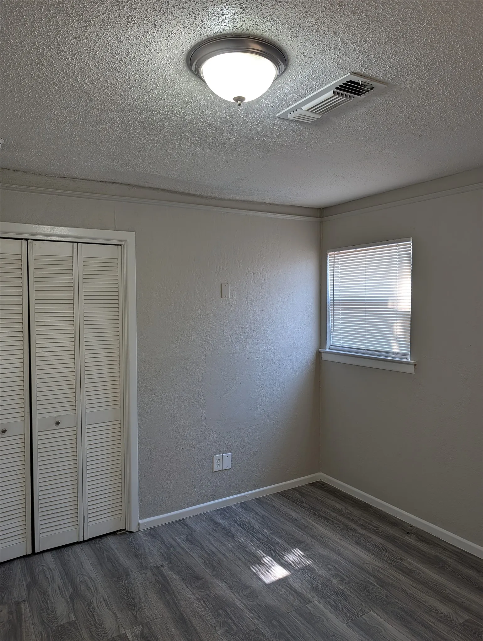 Single Family Residence For Rent in Tarrant County , 2558 Duringer Road, Fort Worth, Texas 76133, 4 Bedroom, 2 Bathroom, 2 Garage spaces, 2,200 Sqft, built in 1965, mls#21386020, Real Estate Agent in Fort Worth, Homes For Rent in Tarrant county, Homes For Rent in Fort Worth, Realtor in Fort Worth Texas, Real Estate Brokerage Independent Realty Texas, Luminita Cordes Realtor