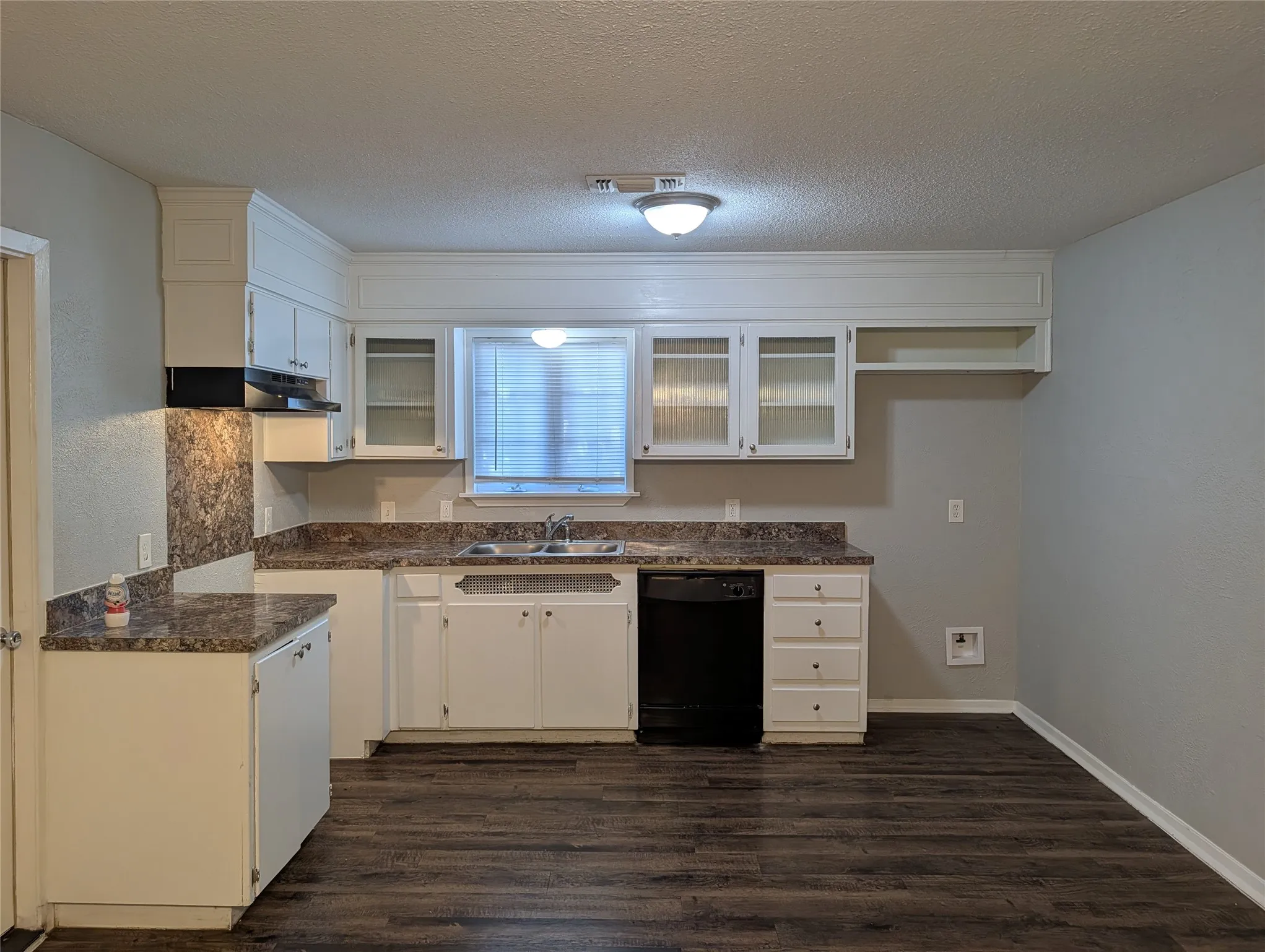 Single Family Residence For Rent in Tarrant County , 2558 Duringer Road, Fort Worth, Texas 76133, 4 Bedroom, 2 Bathroom, 2 Garage spaces, 2,200 Sqft, built in 1965, mls#21386020, Real Estate Agent in Fort Worth, Homes For Rent in Tarrant county, Homes For Rent in Fort Worth, Realtor in Fort Worth Texas, Real Estate Brokerage Independent Realty Texas, Luminita Cordes Realtor