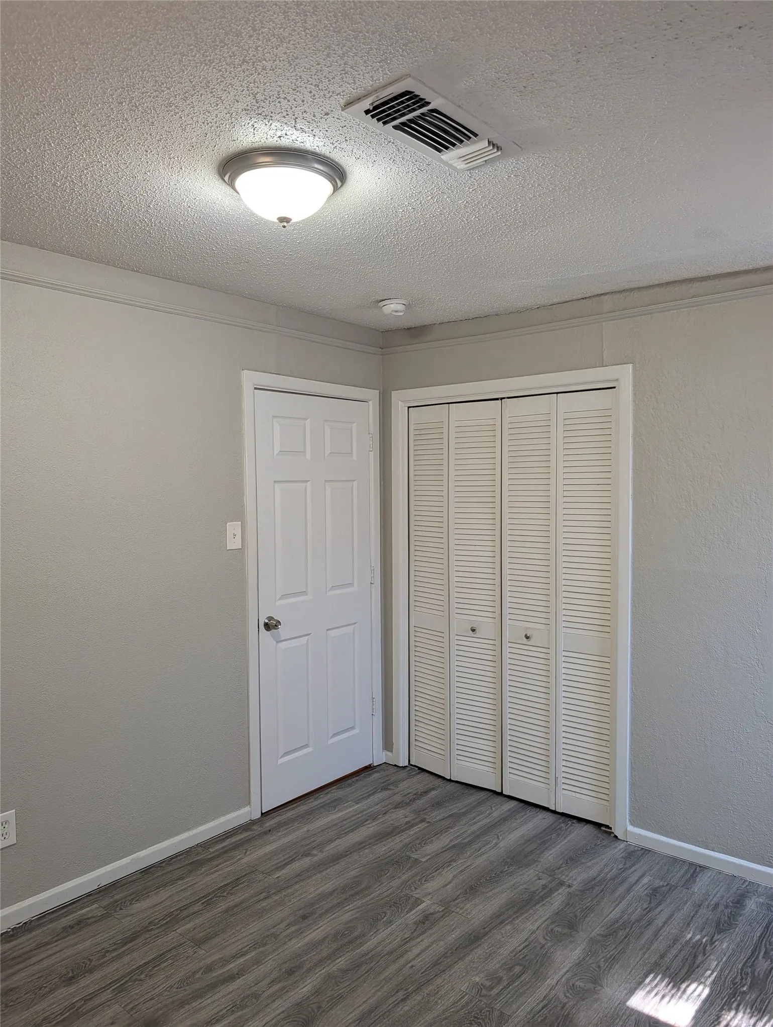 Single Family Residence For Rent in Tarrant County , 2558 Duringer Road, Fort Worth, Texas 76133, 4 Bedroom, 2 Bathroom, 2 Garage spaces, 2,200 Sqft, built in 1965, mls#21386020, Real Estate Agent in Fort Worth, Homes For Rent in Tarrant county, Homes For Rent in Fort Worth, Realtor in Fort Worth Texas, Real Estate Brokerage Independent Realty Texas, Luminita Cordes Realtor