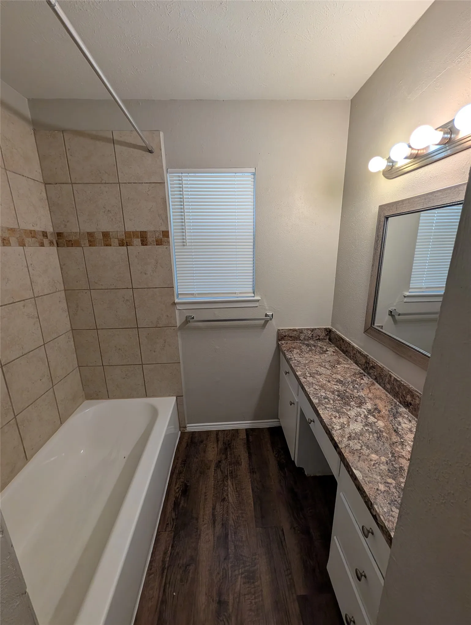 Single Family Residence For Rent in Tarrant County , 2558 Duringer Road, Fort Worth, Texas 76133, 4 Bedroom, 2 Bathroom, 2 Garage spaces, 2,200 Sqft, built in 1965, mls#21386020, Real Estate Agent in Fort Worth, Homes For Rent in Tarrant county, Homes For Rent in Fort Worth, Realtor in Fort Worth Texas, Real Estate Brokerage Independent Realty Texas, Luminita Cordes Realtor