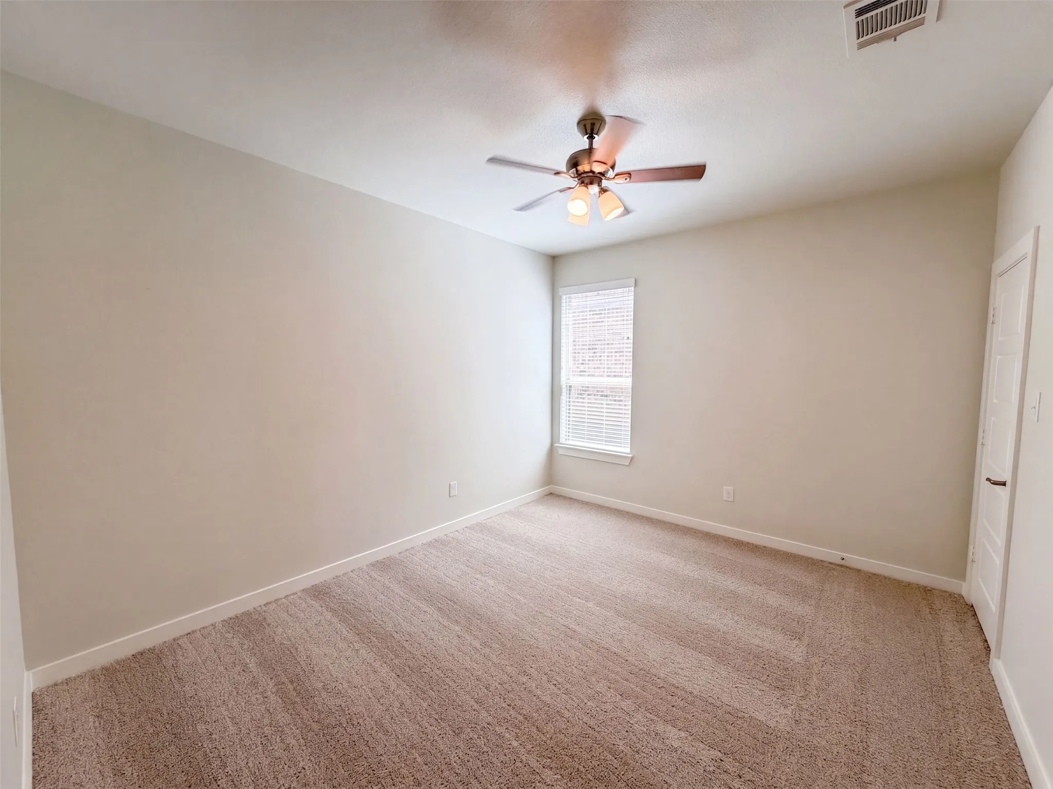 Single Family Residence For Sale in Denton County , 14316 Spitfire Trail, Fort Worth, Texas 76262, 5 Bedroom, 3 Bathroom, 2 Garage spaces, 3,036 Sqft, built in 2019, mls#21386011, Real Estate Agent in Fort Worth, Homes For Sale in Denton county, Homes For Sale in Fort Worth, Realtor in Fort Worth Texas, Real Estate Brokerage Independent Realty Texas, Luminita Cordes Realtor