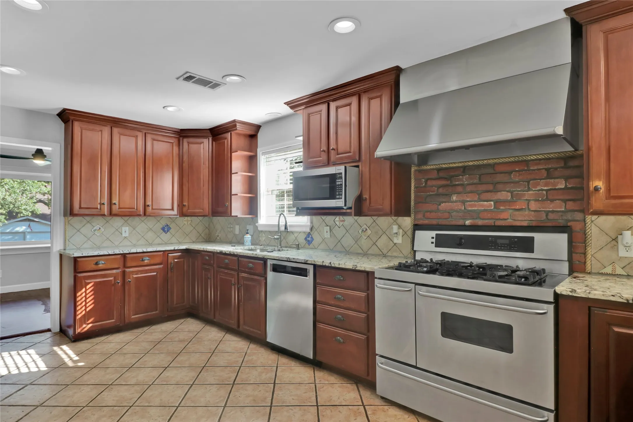 Gas range, dishwasher, microwave an granite counters.