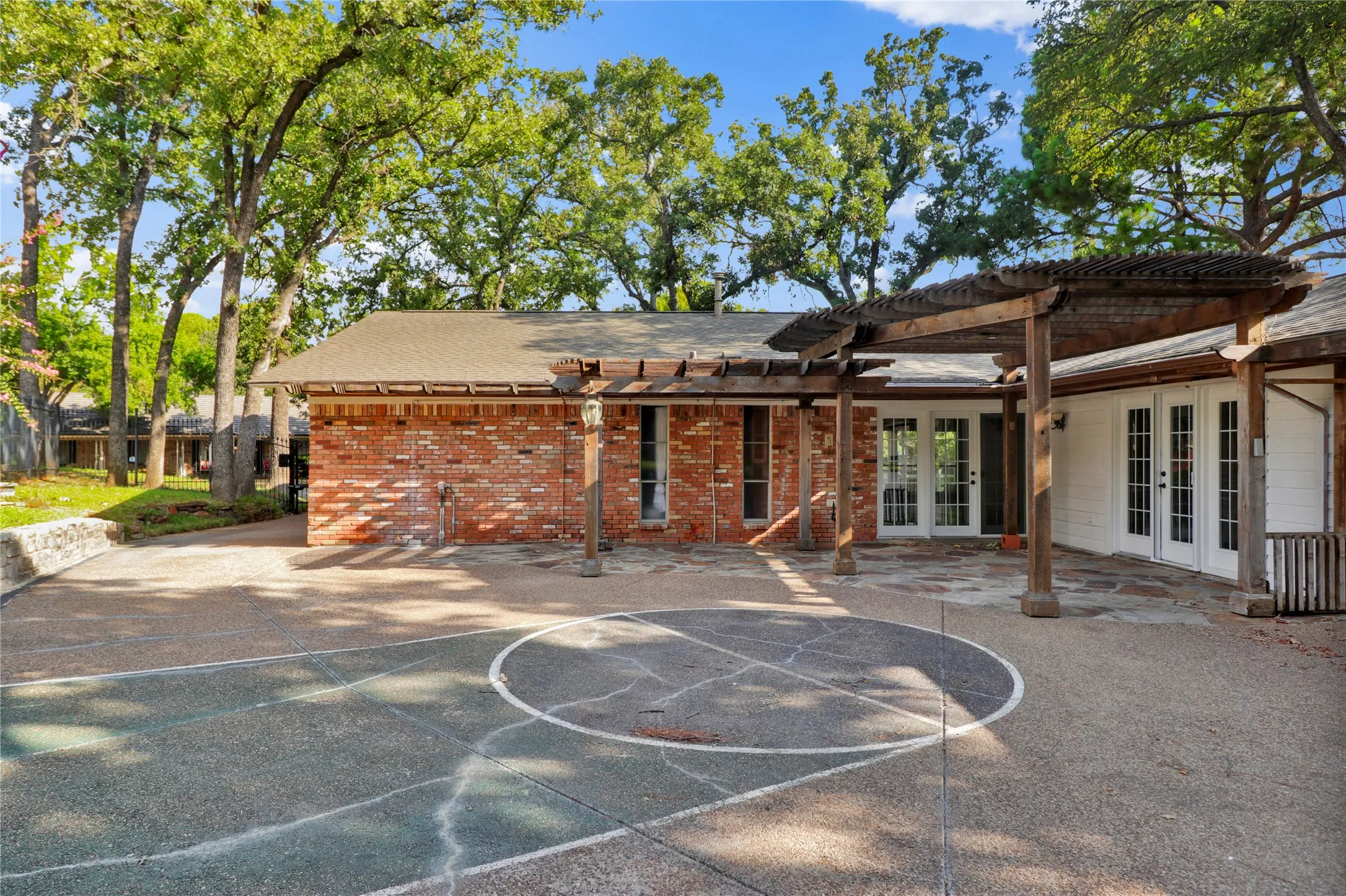 The perfect outdoor family hangout space!