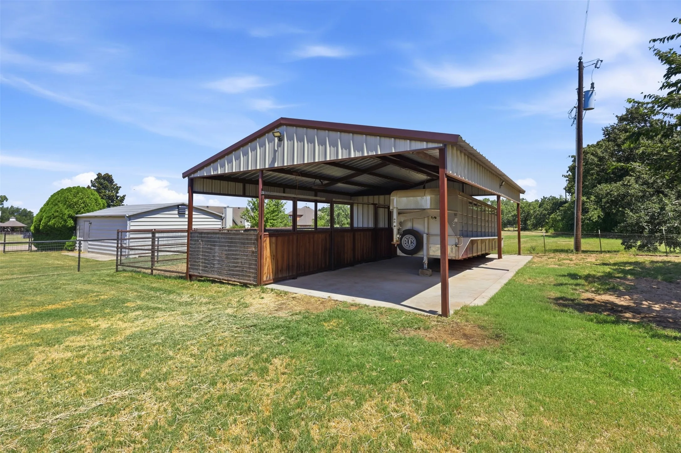 Single Family Residence For Rent in Parker County , 109 Crestwood Lane, Springtown, Texas 76082, 3 Bedroom, 2 Bathroom, 2 Garage spaces, 1,970 Sqft, built in 2003, mls#21386007, Real Estate Agent in Springtown, Homes For Rent in Parker county, Homes For Rent in Springtown, Realtor in Springtown Texas, Real Estate Brokerage Independent Realty Texas, Luminita Cordes Realtor