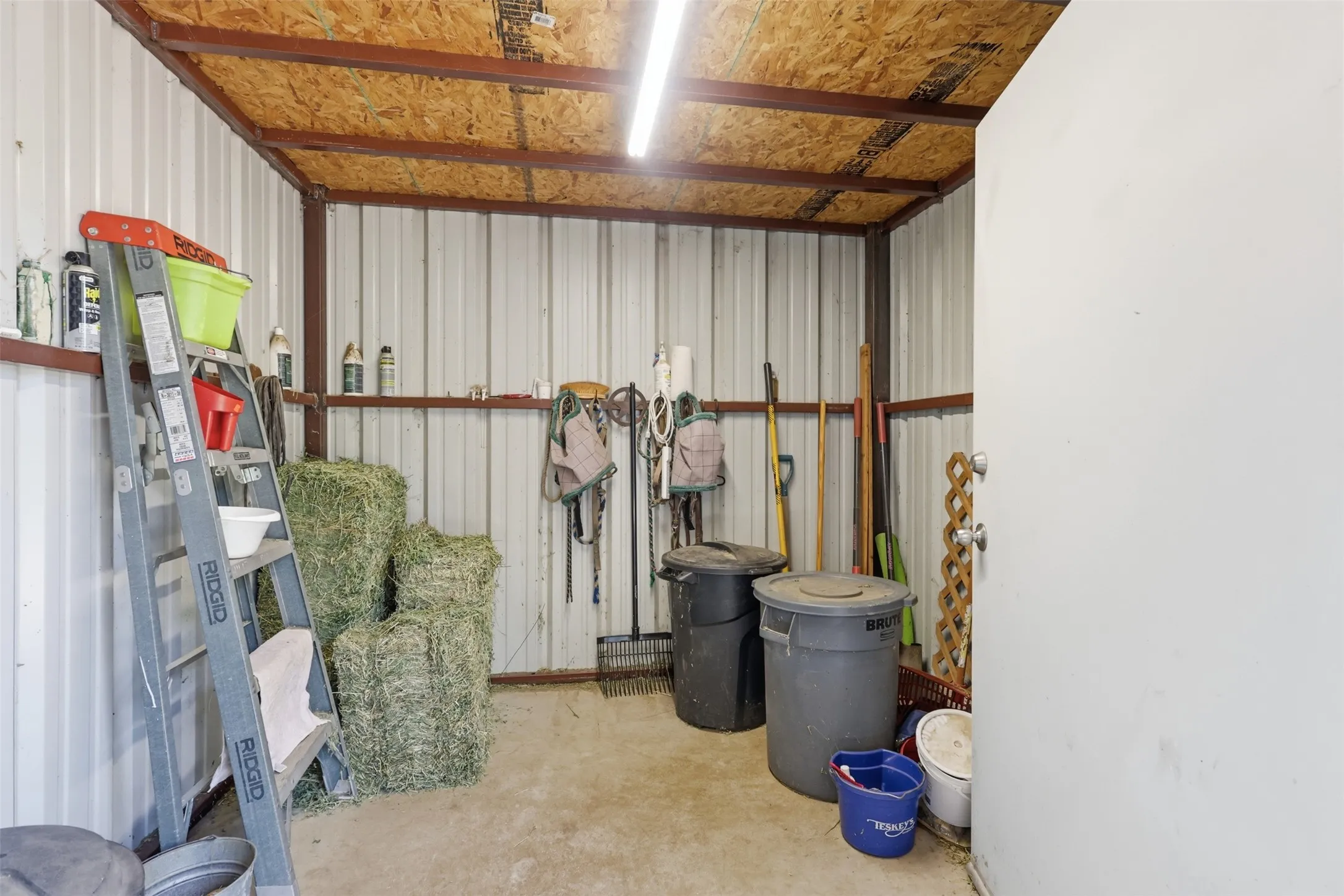 Single Family Residence For Rent in Parker County , 109 Crestwood Lane, Springtown, Texas 76082, 3 Bedroom, 2 Bathroom, 2 Garage spaces, 1,970 Sqft, built in 2003, mls#21386007, Real Estate Agent in Springtown, Homes For Rent in Parker county, Homes For Rent in Springtown, Realtor in Springtown Texas, Real Estate Brokerage Independent Realty Texas, Luminita Cordes Realtor
