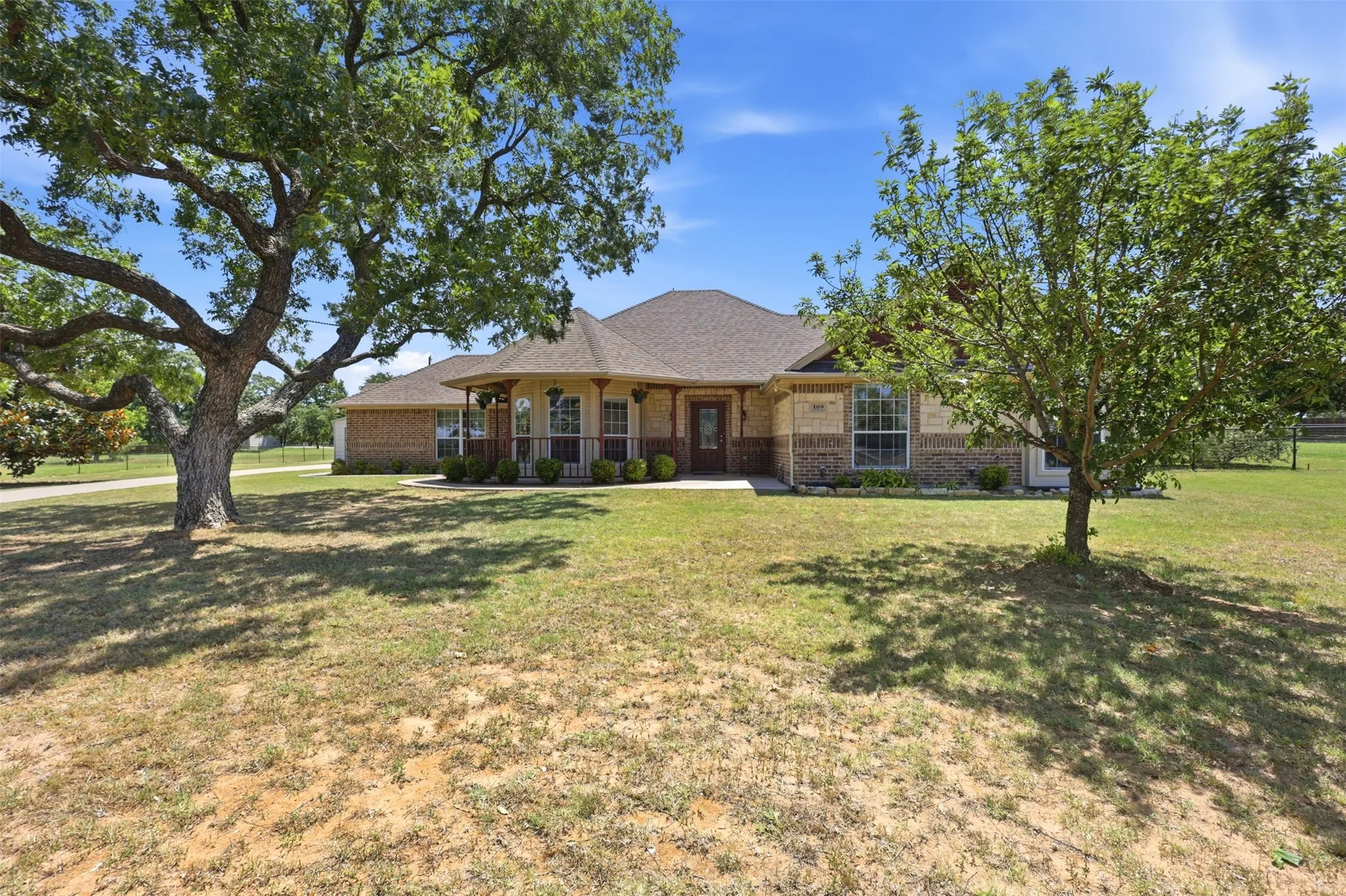 Single Family Residence For Rent in Parker County , 109 Crestwood Lane, Springtown, Texas 76082, 3 Bedroom, 2 Bathroom, 2 Garage spaces, 1,970 Sqft, built in 2003, mls#21386007, Real Estate Agent in Springtown, Homes For Rent in Parker county, Homes For Rent in Springtown, Realtor in Springtown Texas, Real Estate Brokerage Independent Realty Texas, Luminita Cordes Realtor