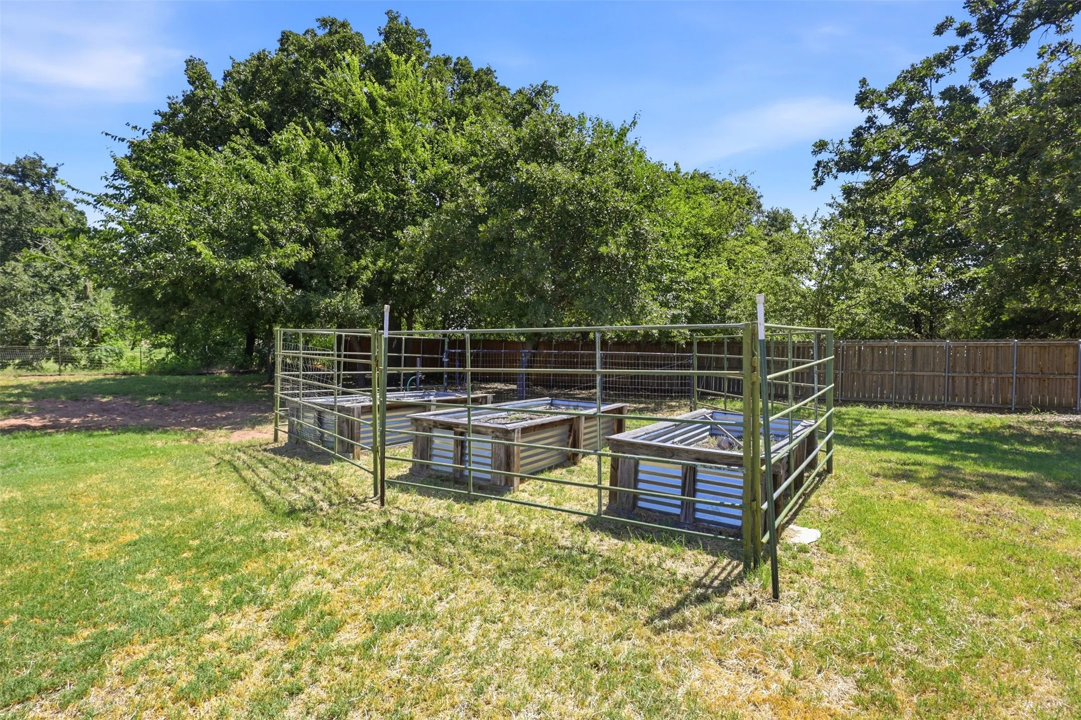 Single Family Residence For Rent in Parker County , 109 Crestwood Lane, Springtown, Texas 76082, 3 Bedroom, 2 Bathroom, 2 Garage spaces, 1,970 Sqft, built in 2003, mls#21386007, Real Estate Agent in Springtown, Homes For Rent in Parker county, Homes For Rent in Springtown, Realtor in Springtown Texas, Real Estate Brokerage Independent Realty Texas, Luminita Cordes Realtor