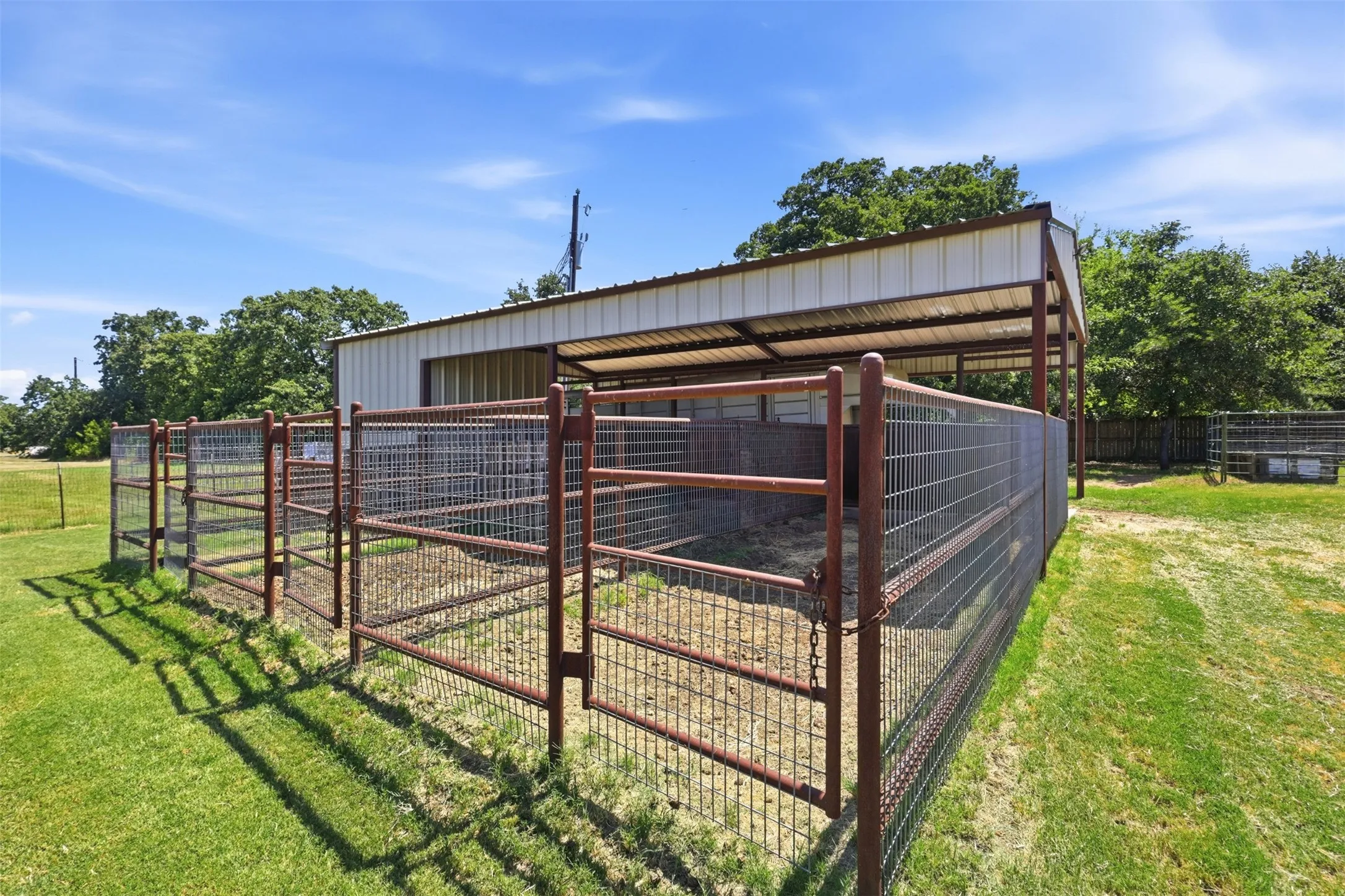 Single Family Residence For Rent in Parker County , 109 Crestwood Lane, Springtown, Texas 76082, 3 Bedroom, 2 Bathroom, 2 Garage spaces, 1,970 Sqft, built in 2003, mls#21386007, Real Estate Agent in Springtown, Homes For Rent in Parker county, Homes For Rent in Springtown, Realtor in Springtown Texas, Real Estate Brokerage Independent Realty Texas, Luminita Cordes Realtor