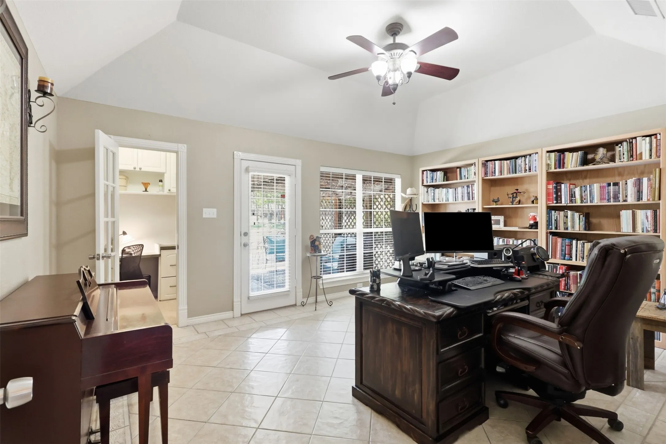 Single Family Residence For Rent in Parker County , 109 Crestwood Lane, Springtown, Texas 76082, 3 Bedroom, 2 Bathroom, 2 Garage spaces, 1,970 Sqft, built in 2003, mls#21386007, Real Estate Agent in Springtown, Homes For Rent in Parker county, Homes For Rent in Springtown, Realtor in Springtown Texas, Real Estate Brokerage Independent Realty Texas, Luminita Cordes Realtor
