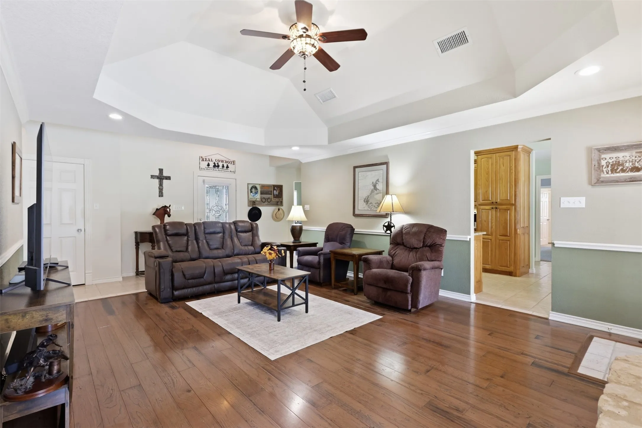 Single Family Residence For Rent in Parker County , 109 Crestwood Lane, Springtown, Texas 76082, 3 Bedroom, 2 Bathroom, 2 Garage spaces, 1,970 Sqft, built in 2003, mls#21386007, Real Estate Agent in Springtown, Homes For Rent in Parker county, Homes For Rent in Springtown, Realtor in Springtown Texas, Real Estate Brokerage Independent Realty Texas, Luminita Cordes Realtor