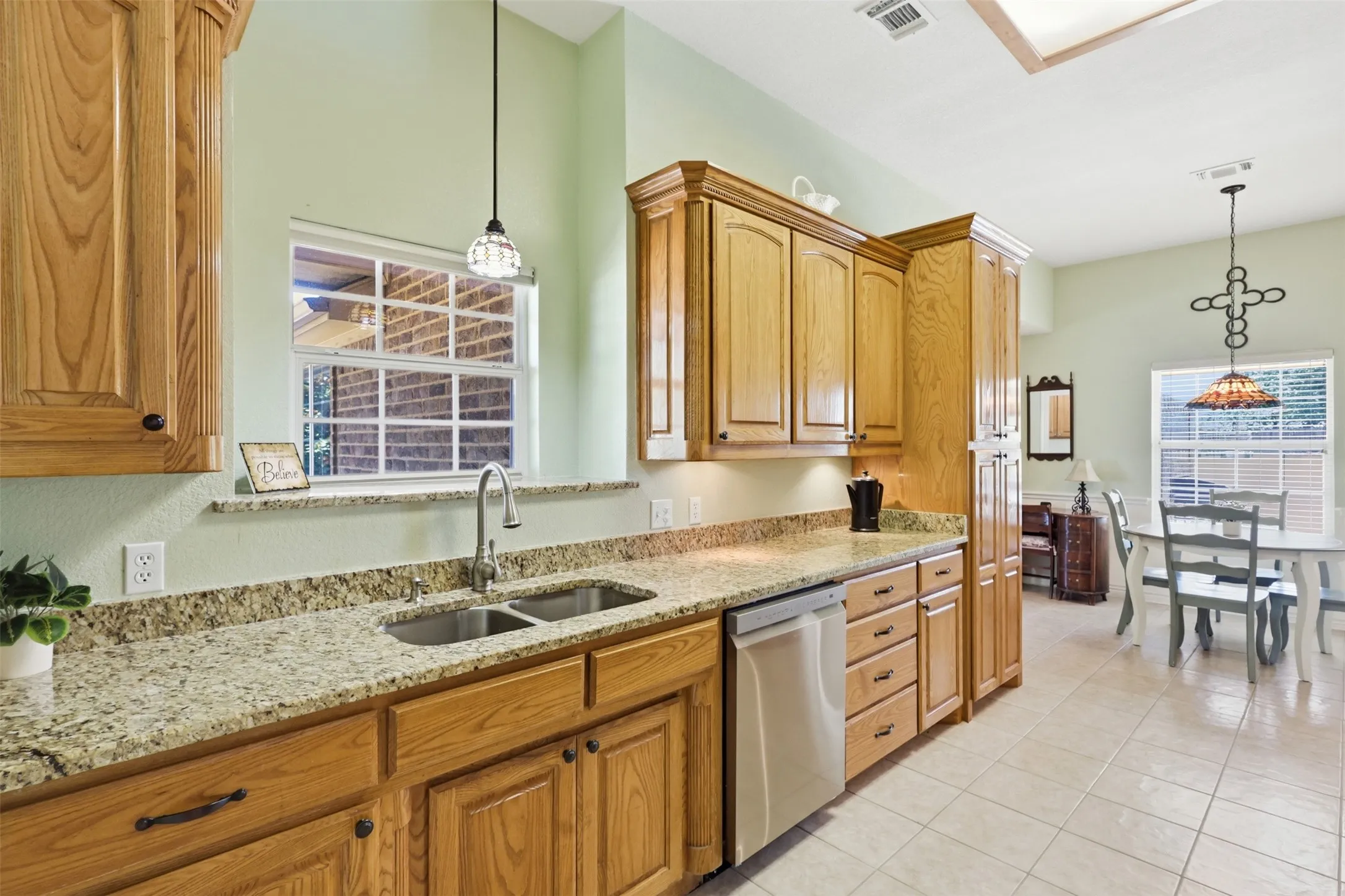 Single Family Residence For Rent in Parker County , 109 Crestwood Lane, Springtown, Texas 76082, 3 Bedroom, 2 Bathroom, 2 Garage spaces, 1,970 Sqft, built in 2003, mls#21386007, Real Estate Agent in Springtown, Homes For Rent in Parker county, Homes For Rent in Springtown, Realtor in Springtown Texas, Real Estate Brokerage Independent Realty Texas, Luminita Cordes Realtor