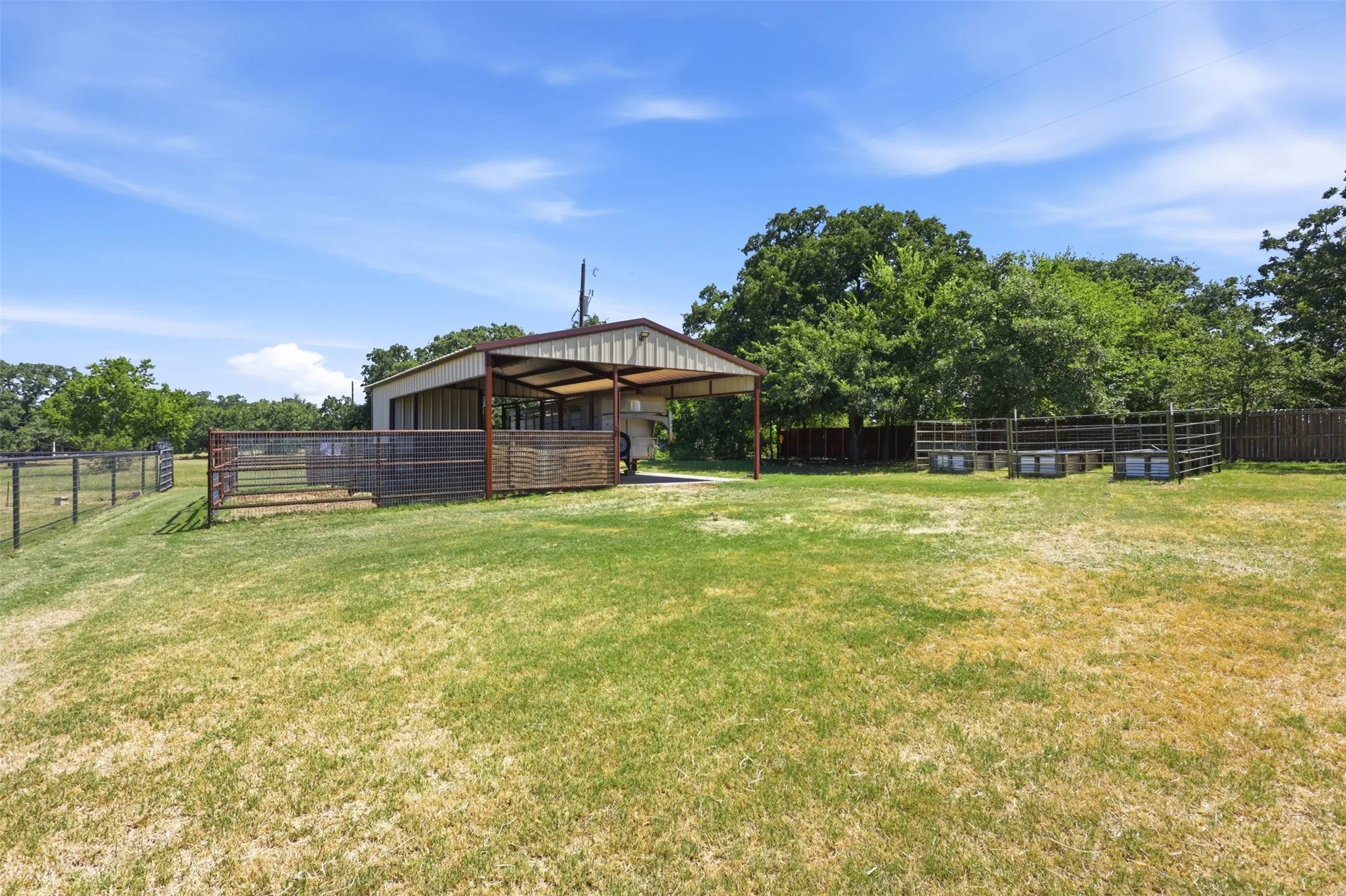 Single Family Residence For Rent in Parker County , 109 Crestwood Lane, Springtown, Texas 76082, 3 Bedroom, 2 Bathroom, 2 Garage spaces, 1,970 Sqft, built in 2003, mls#21386007, Real Estate Agent in Springtown, Homes For Rent in Parker county, Homes For Rent in Springtown, Realtor in Springtown Texas, Real Estate Brokerage Independent Realty Texas, Luminita Cordes Realtor