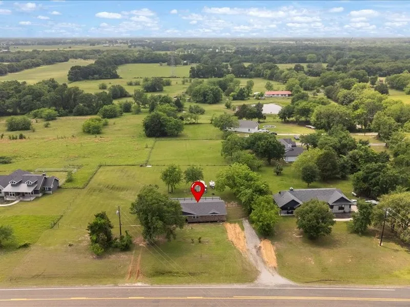 Single Family Residence For Sale in Van Zandt County , 3901 Fm 1395, Wills Point, Texas 75169, 3 Bedroom, 2 Bathroom, 2 Garage spaces, 1,933 Sqft, built in 1965, mls#21386031, Real Estate Agent in Wills Point, Homes For Sale in Van Zandt county, Homes For Sale in Wills Point, Realtor in Wills Point Texas, Real Estate Brokerage Independent Realty Texas, Luminita Cordes Realtor
