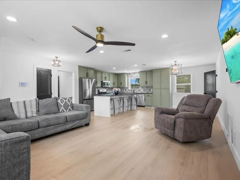 Single Family Residence For Sale in Van Zandt County , 3901 Fm 1395, Wills Point, Texas 75169, 3 Bedroom, 2 Bathroom, 2 Garage spaces, 1,933 Sqft, built in 1965, mls#21386031, Real Estate Agent in Wills Point, Homes For Sale in Van Zandt county, Homes For Sale in Wills Point, Realtor in Wills Point Texas, Real Estate Brokerage Independent Realty Texas, Luminita Cordes Realtor