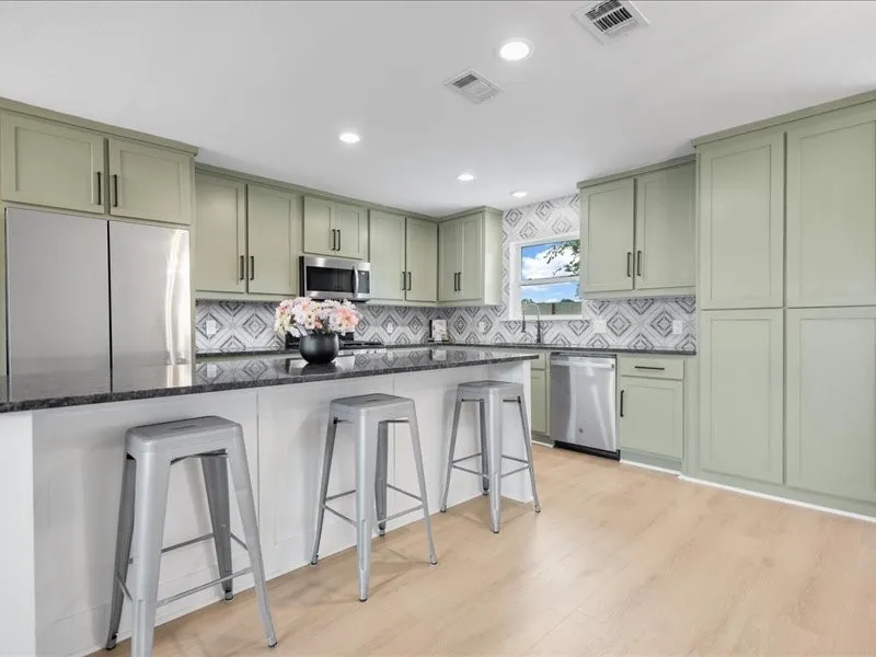 Single Family Residence For Sale in Van Zandt County , 3901 Fm 1395, Wills Point, Texas 75169, 3 Bedroom, 2 Bathroom, 2 Garage spaces, 1,933 Sqft, built in 1965, mls#21386031, Real Estate Agent in Wills Point, Homes For Sale in Van Zandt county, Homes For Sale in Wills Point, Realtor in Wills Point Texas, Real Estate Brokerage Independent Realty Texas, Luminita Cordes Realtor