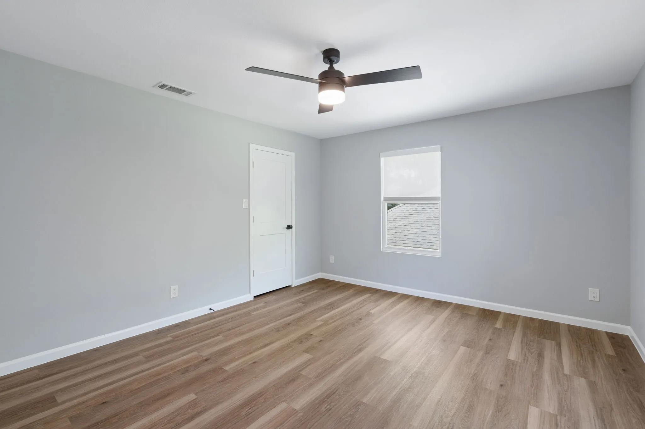 Single Family Residence For Sale in Tarrant County , 2728 Livingston Avenue, Fort Worth, Texas 76110, 4 Bedroom, 4 Bathroom, 2 Garage spaces, 2,396 Sqft, built in 2020, mls#21386026, Real Estate Agent in Fort Worth, Homes For Sale in Tarrant county, Homes For Sale in Fort Worth, Realtor in Fort Worth Texas, Real Estate Brokerage Independent Realty Texas, Luminita Cordes Realtor
