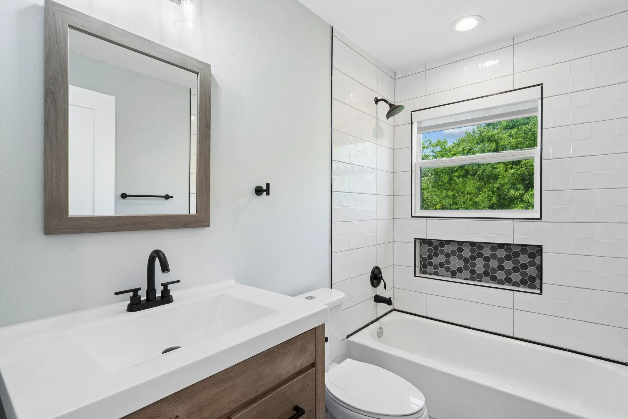 Single Family Residence For Sale in Tarrant County , 2728 Livingston Avenue, Fort Worth, Texas 76110, 4 Bedroom, 4 Bathroom, 2 Garage spaces, 2,396 Sqft, built in 2020, mls#21386026, Real Estate Agent in Fort Worth, Homes For Sale in Tarrant county, Homes For Sale in Fort Worth, Realtor in Fort Worth Texas, Real Estate Brokerage Independent Realty Texas, Luminita Cordes Realtor