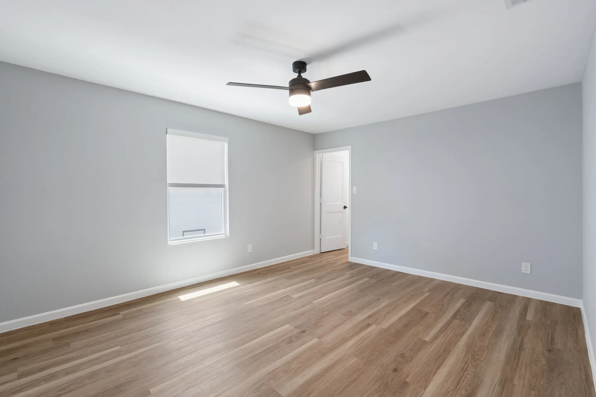 Single Family Residence For Sale in Tarrant County , 2728 Livingston Avenue, Fort Worth, Texas 76110, 4 Bedroom, 4 Bathroom, 2 Garage spaces, 2,396 Sqft, built in 2020, mls#21386026, Real Estate Agent in Fort Worth, Homes For Sale in Tarrant county, Homes For Sale in Fort Worth, Realtor in Fort Worth Texas, Real Estate Brokerage Independent Realty Texas, Luminita Cordes Realtor